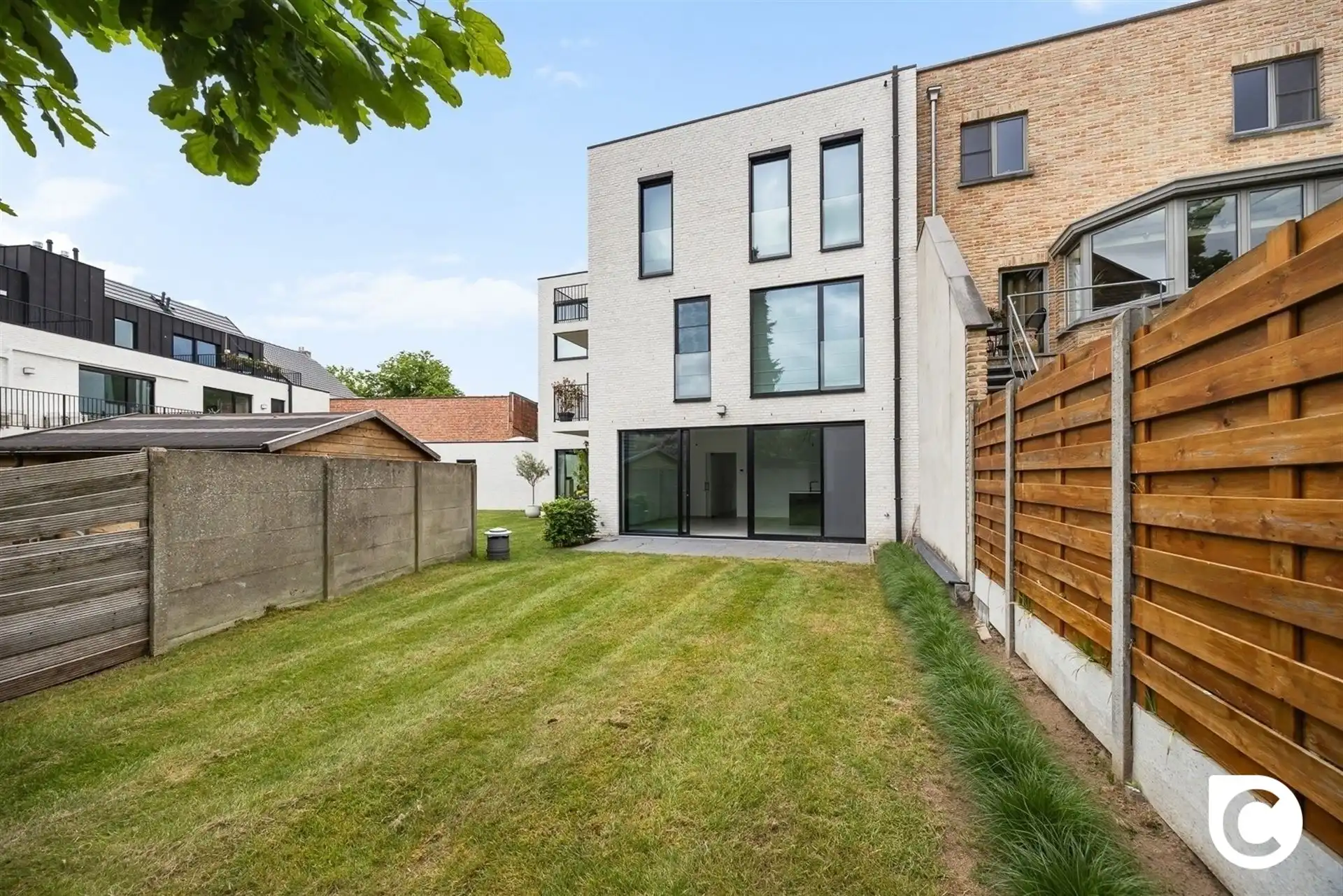 Luxueus 1 slpk app met terras en tuin + parking foto 8
