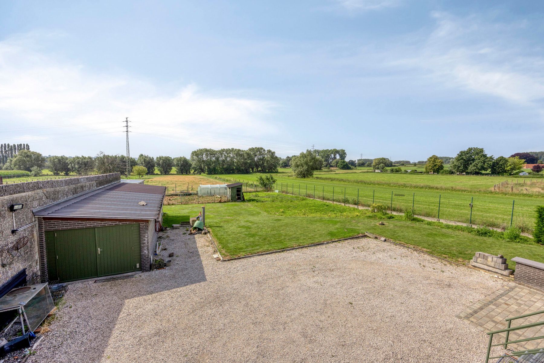 Vrijstaande woning met grote tuin en veel potentieel foto 26