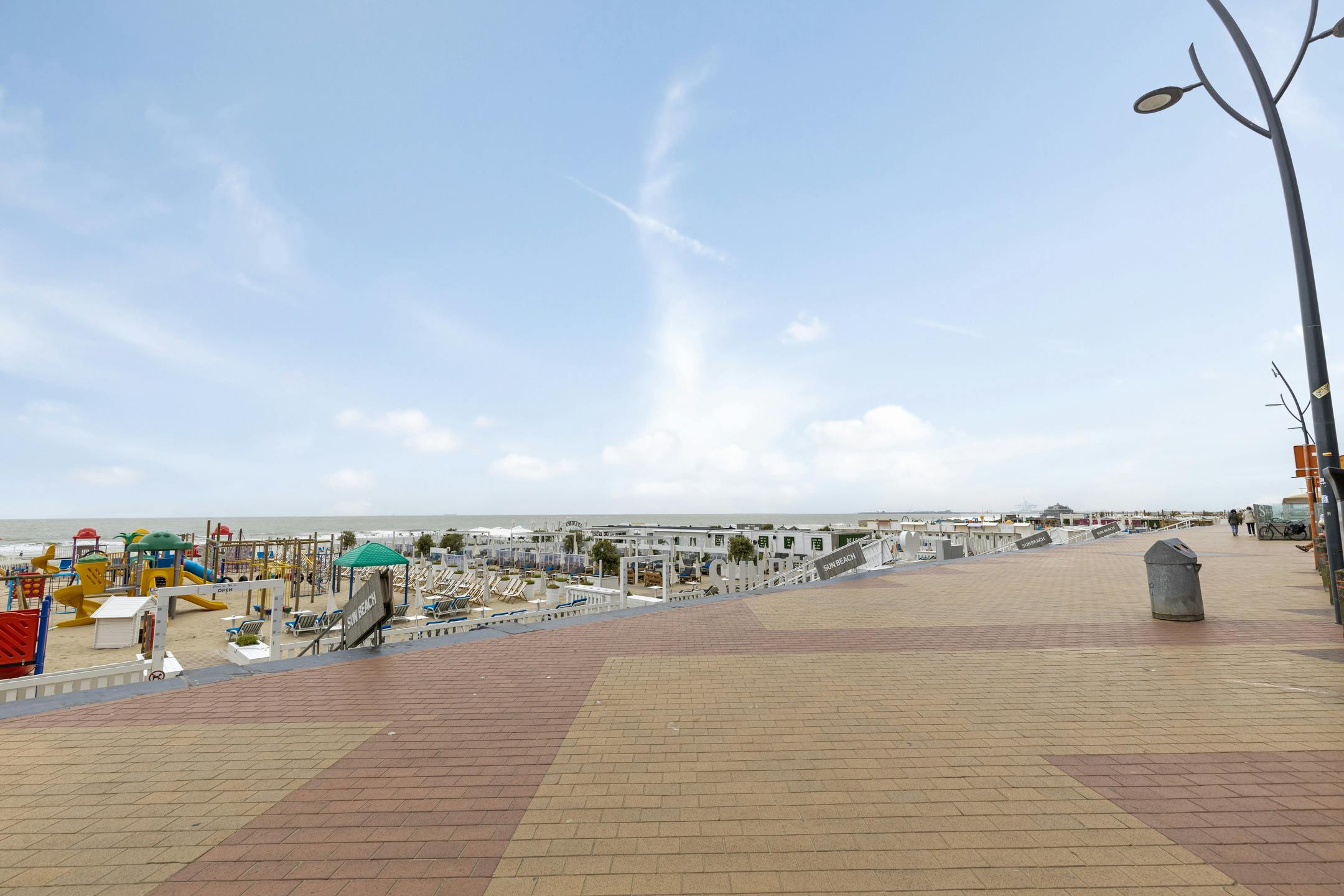 Gerenoveerd duplex appartement te koop in Blankenberge foto 13