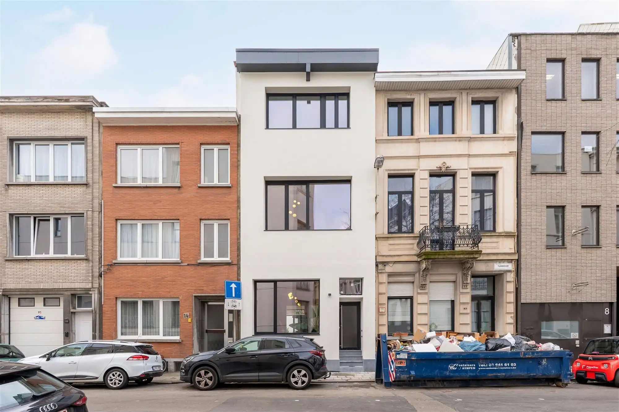 Gerenoveerde opbrengsteigendom met 2 appartementen foto {{pictureIndex}}