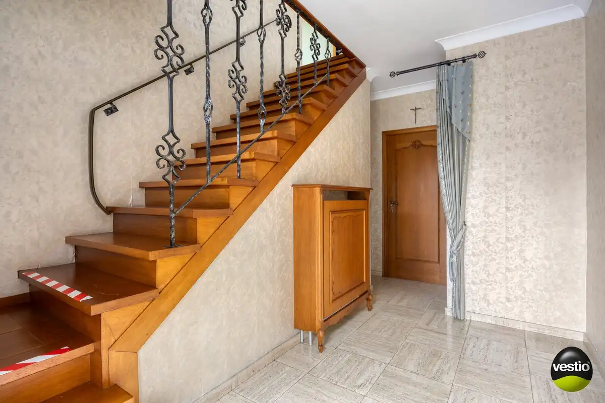 Eengezinswoning met 5 slaapkamers én opsplitsbare bouwgrond foto 4