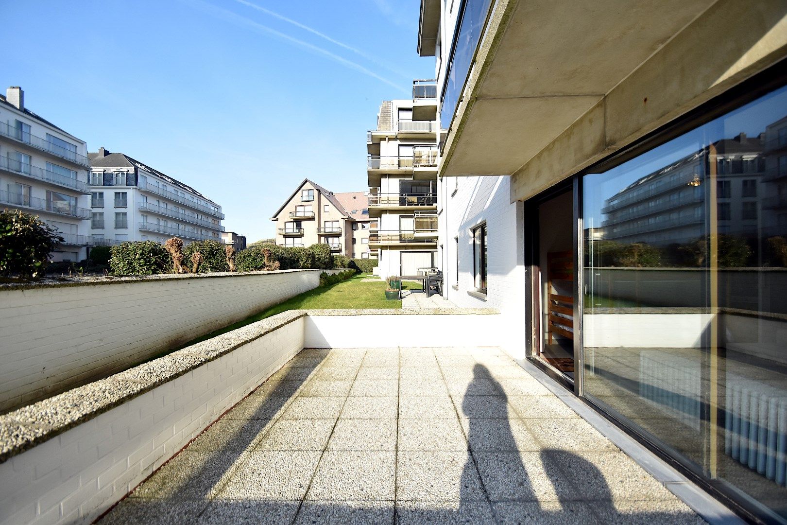 Studio met veel potentieel, zonnig terras en topligging net achter de Zeedijk foto 5