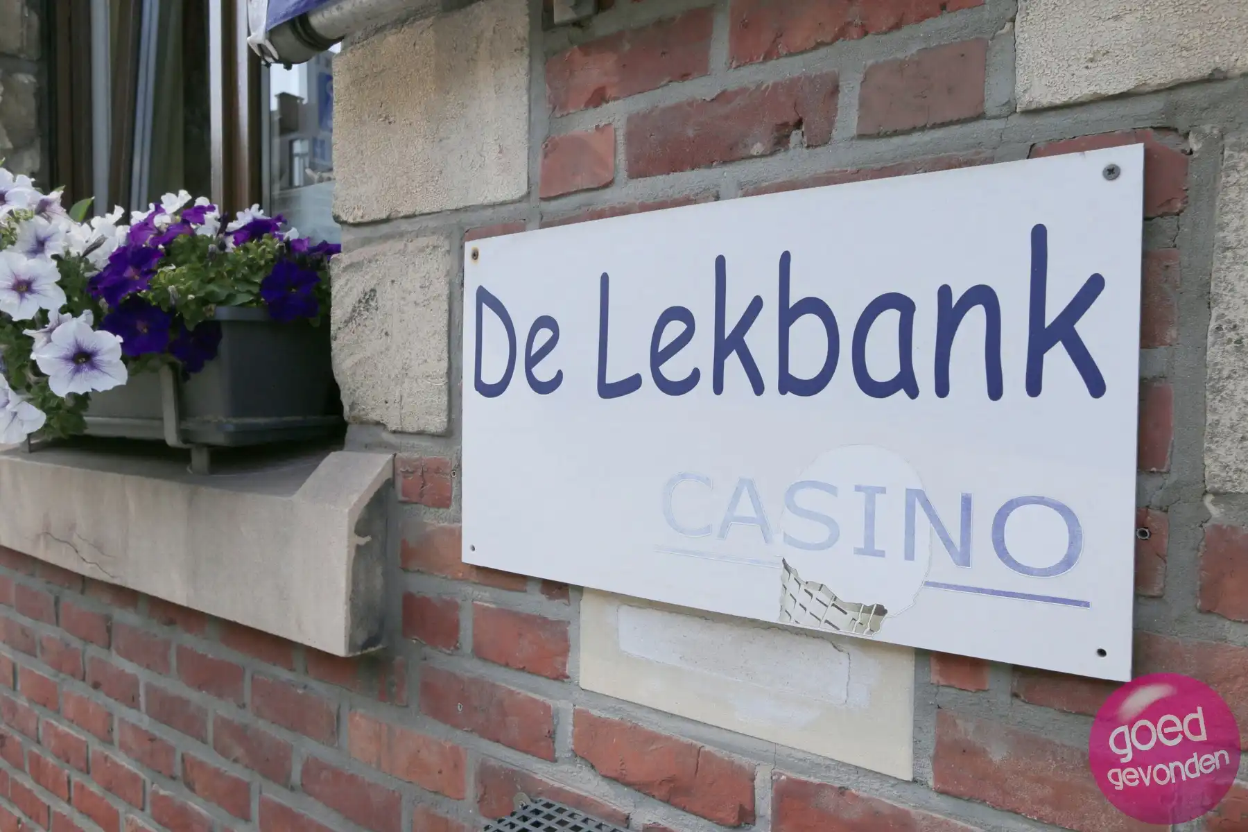 Handelsfonds - ijs en broodjesbar - parking - terras foto 4