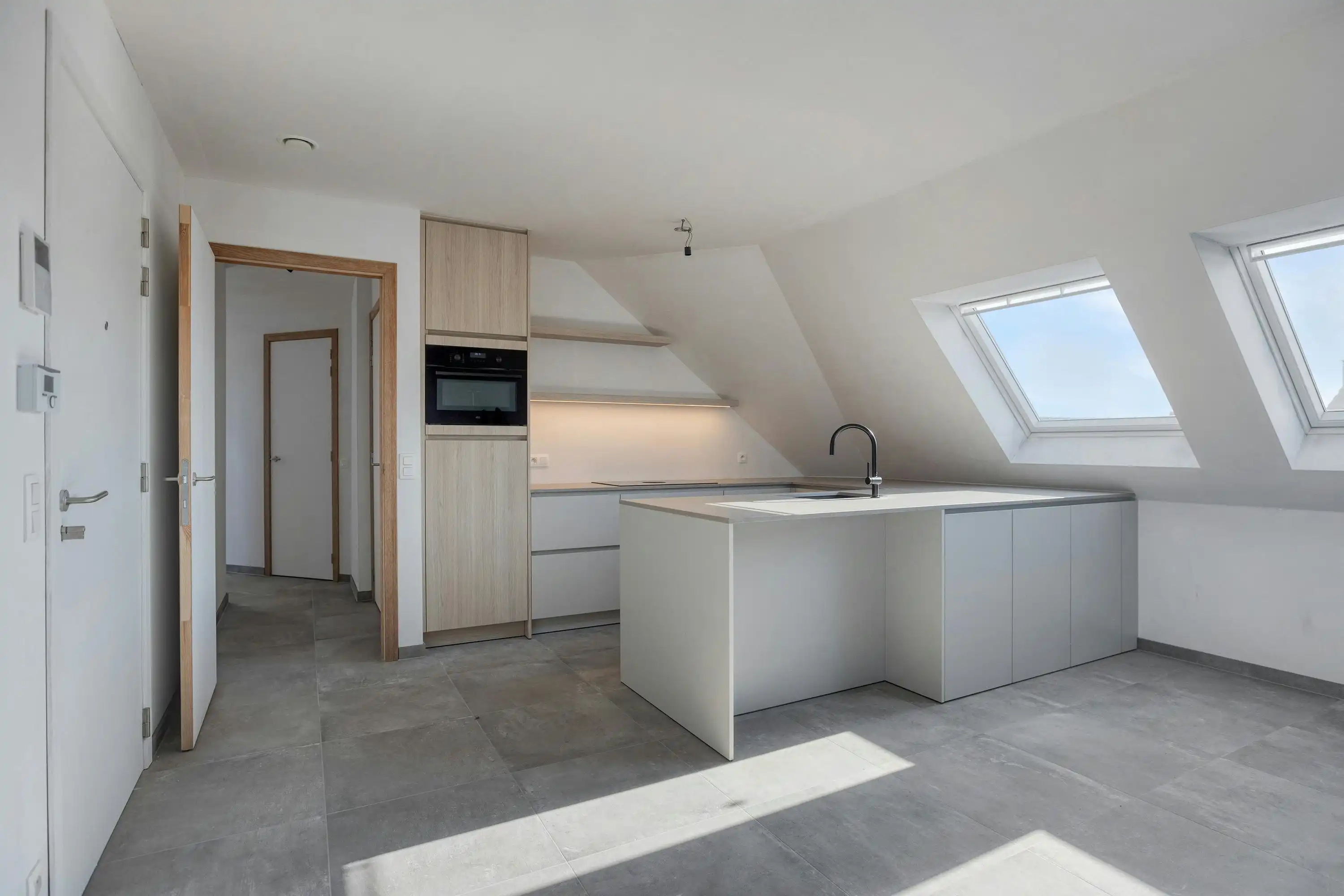 Ruim appartement te koop in Ieper met twee kamers en terras foto 11