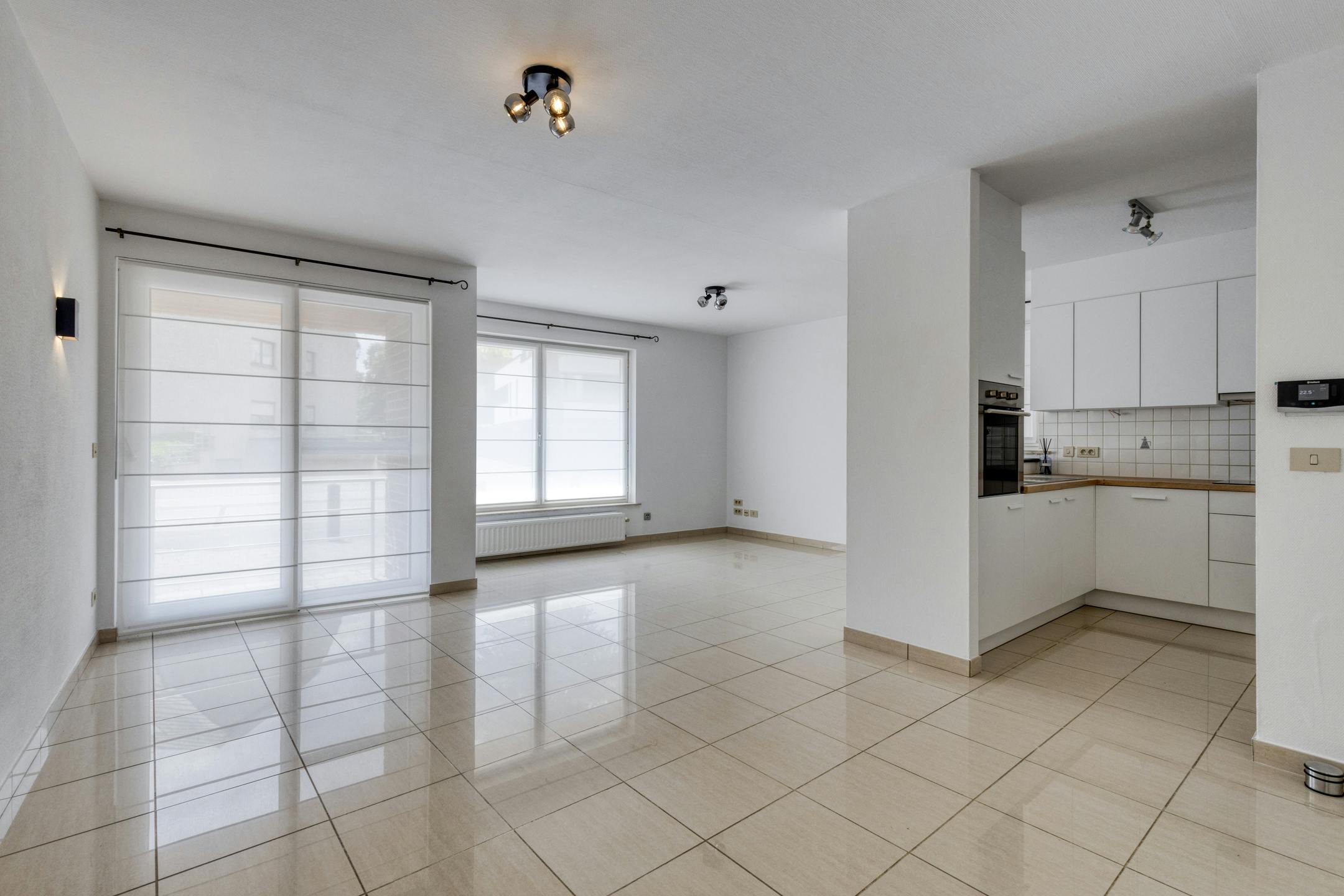 Gelijkvloers appartement met terras te koop in Waregem foto 2