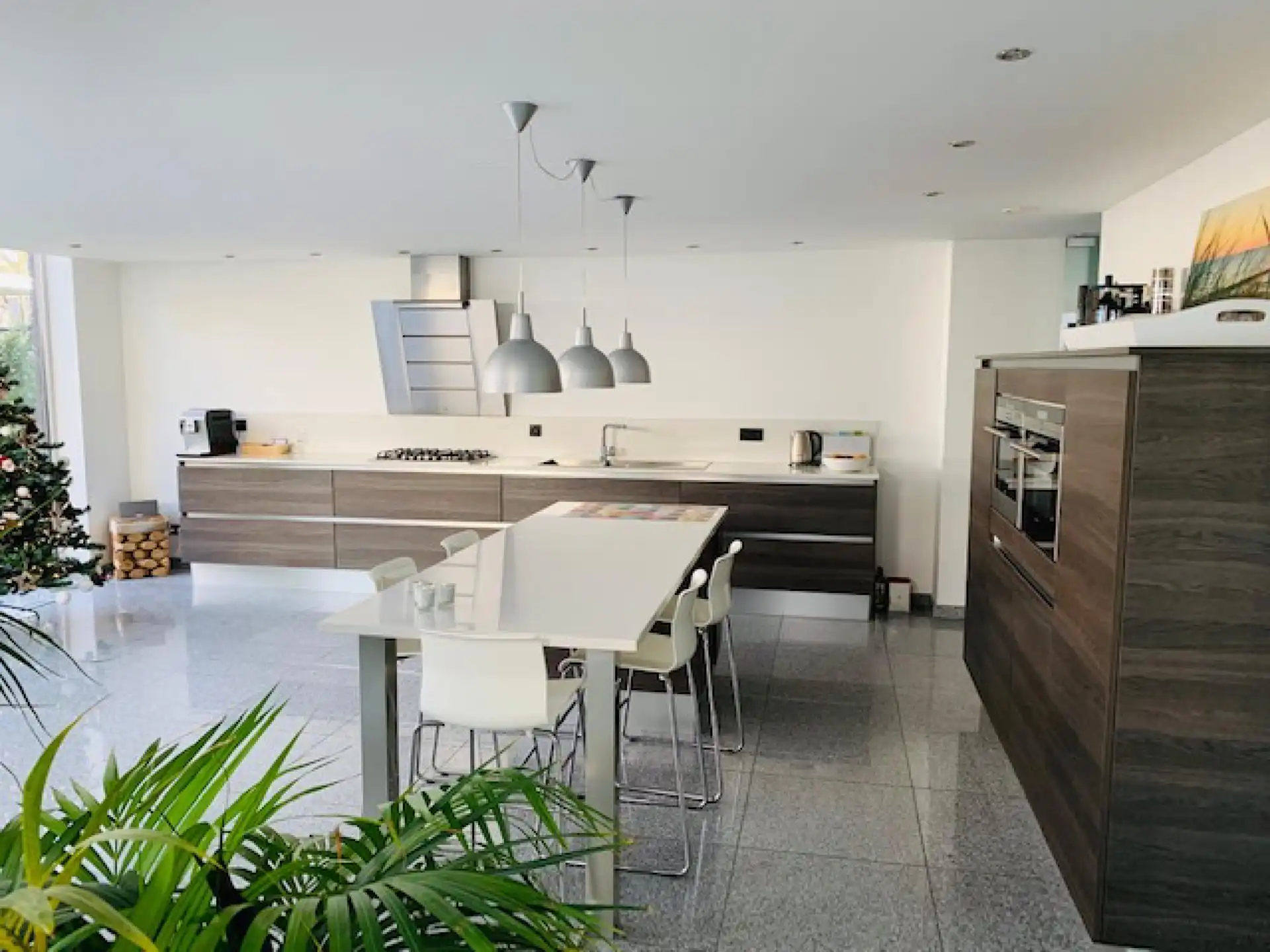 Moderne halfopen woning met 3 slaapkamers foto 5