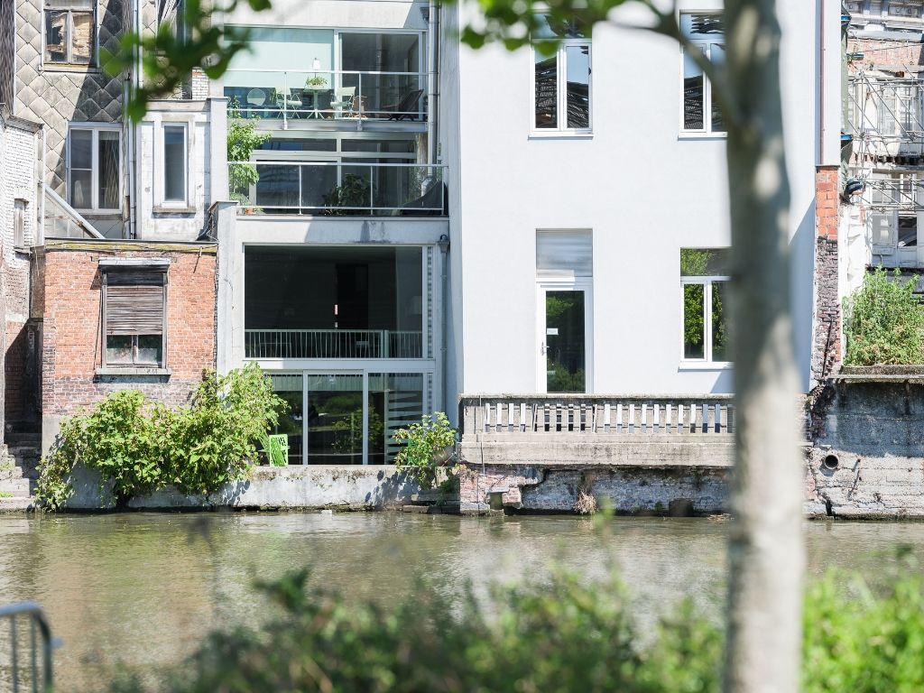 Architecturale handelsruimte op een absolute toplocatie foto 16