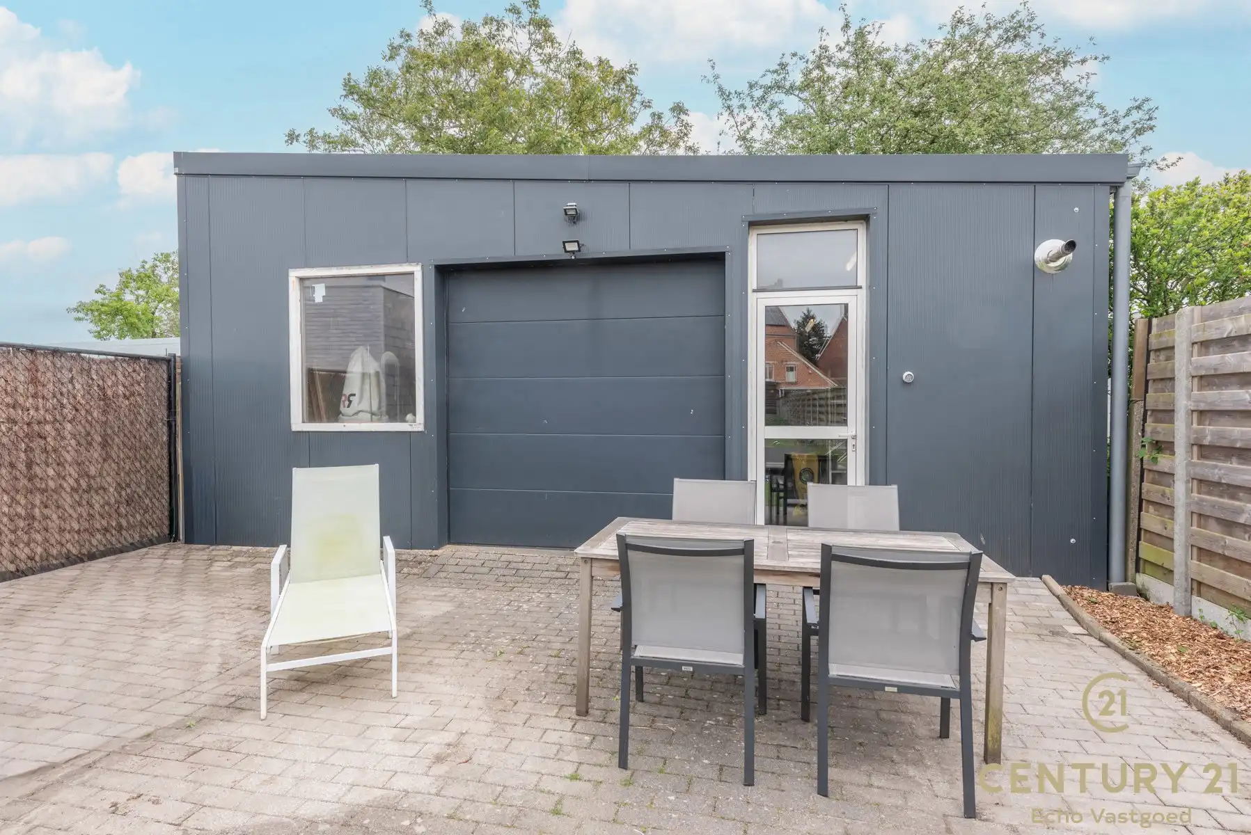 Verrassend ruime, onderhouden woning met zwembad en bijhuis. foto 23