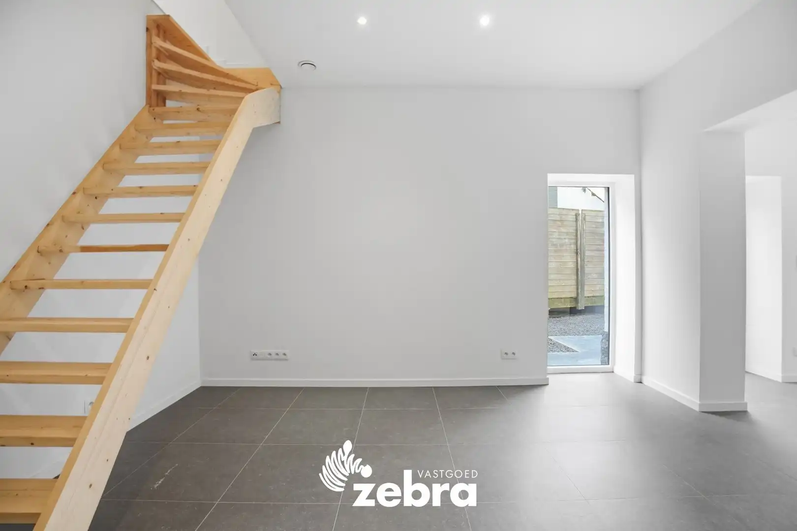 Gerenoveerde halfopen bebouwing in hartje Rumbeke! foto 4