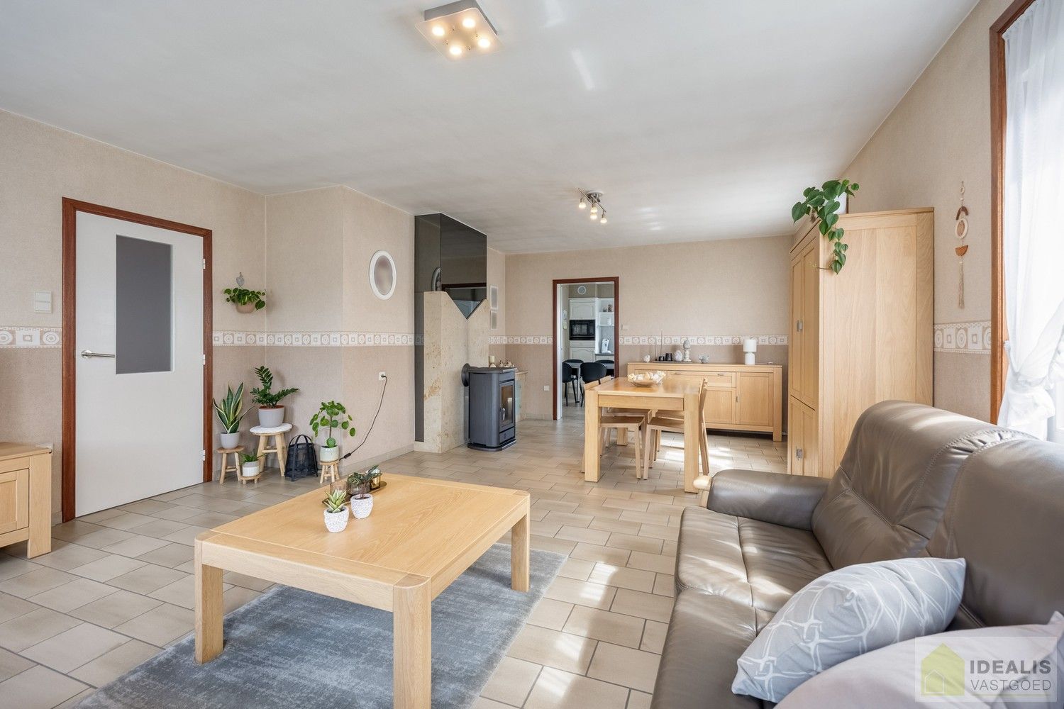 KNAPPE EN INSTAPKLARE WONING MET 4 SLAAPKAMERS, INPANDIGE ÉN VRIJSTAANDE GARAGE, HEERLIJK TERRAS OMGEVEN DOOR EEN PRACHTIGE TUIN foto 11
