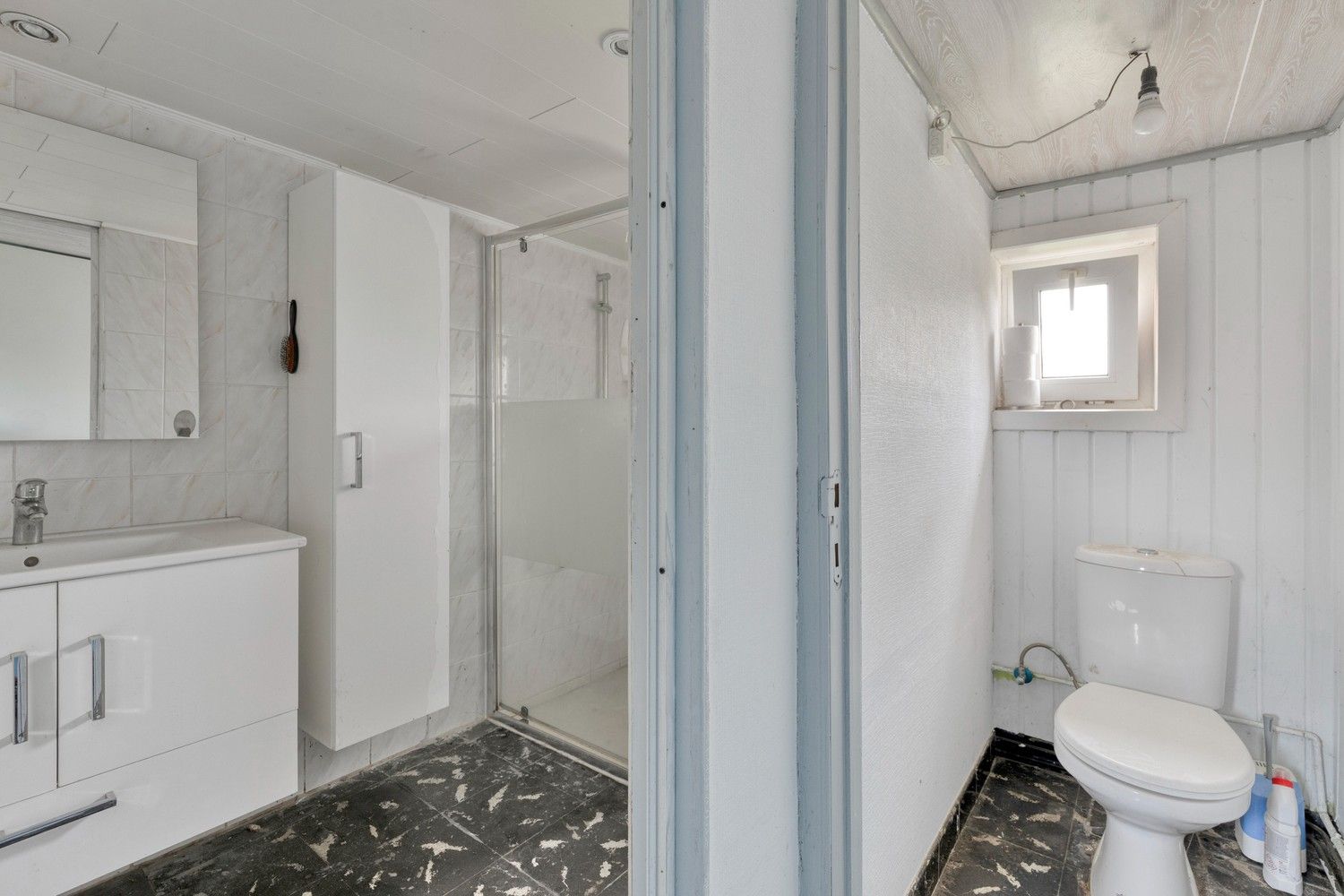 Beveren aan de IJzer: Charmant en historisch hoevetje met woonhuis, diverse stallingen, loods en weide op 3.967m² totale grondopp. foto 12