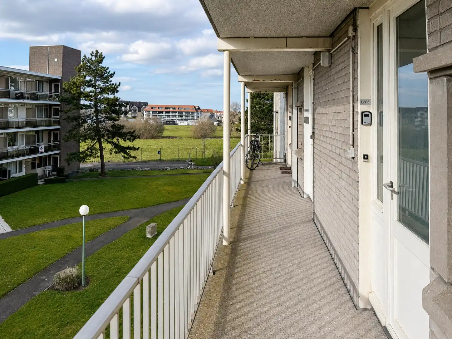 Instapklaar en smaakvol gerenoveerd appartement te koop in Park Atlantis, Vosseslag – De Haan. foto 8