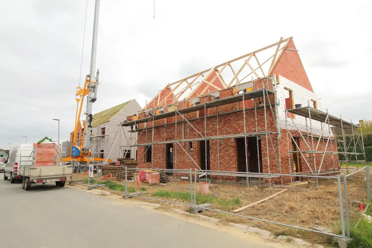 Hedendaagse en energiezuinige halfopen bebouwingen in Meulebeke foto 2