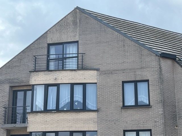 ZEER RUIM DUPLEXAPPARTEMENT MET 3 SLAAPKAMERS EN 2 ONDERGRONDSE AUTOSTAANPLAATSEN foto 1