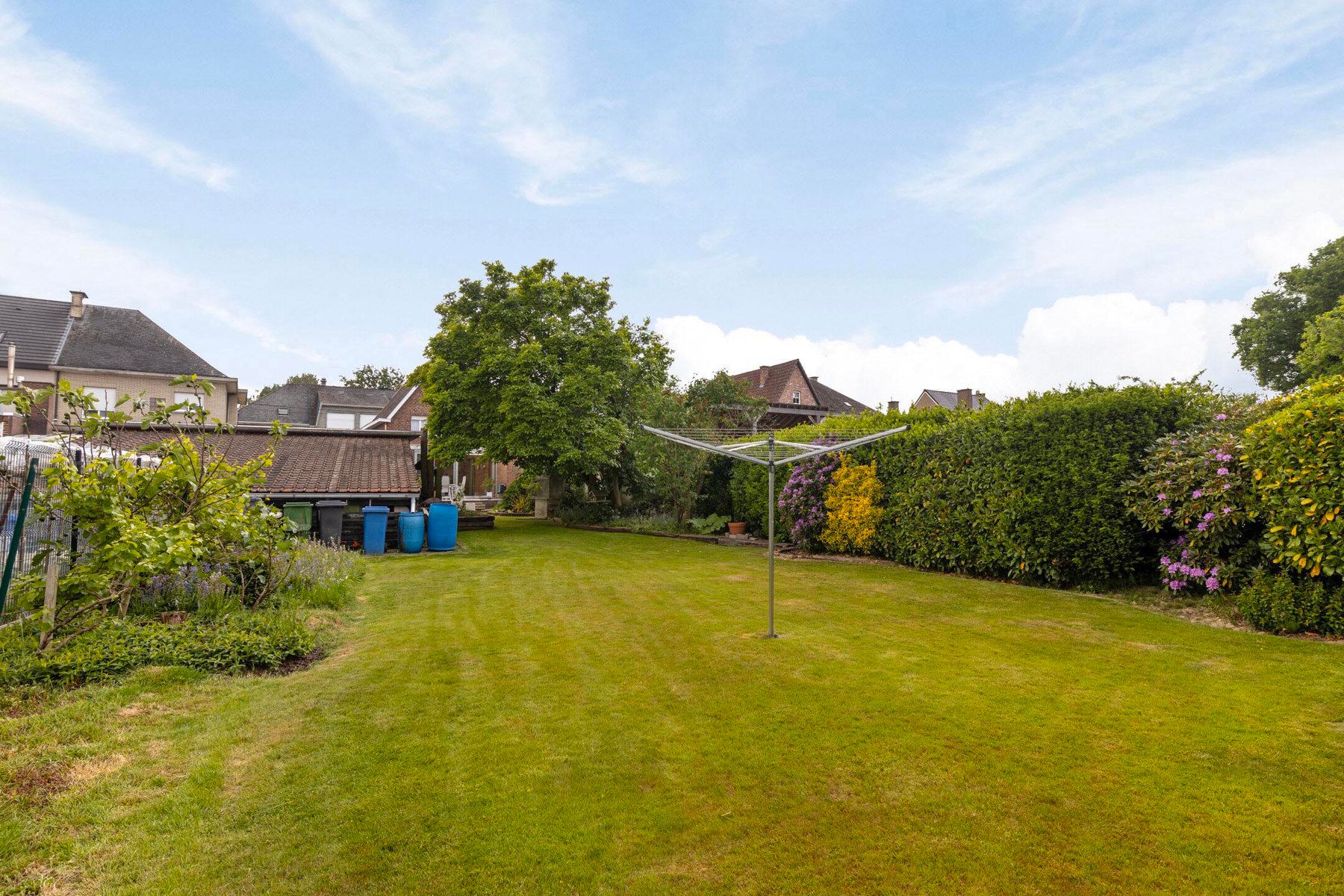 Ruime en verzorgde halfopen bebouwing met mooie tuin foto 18