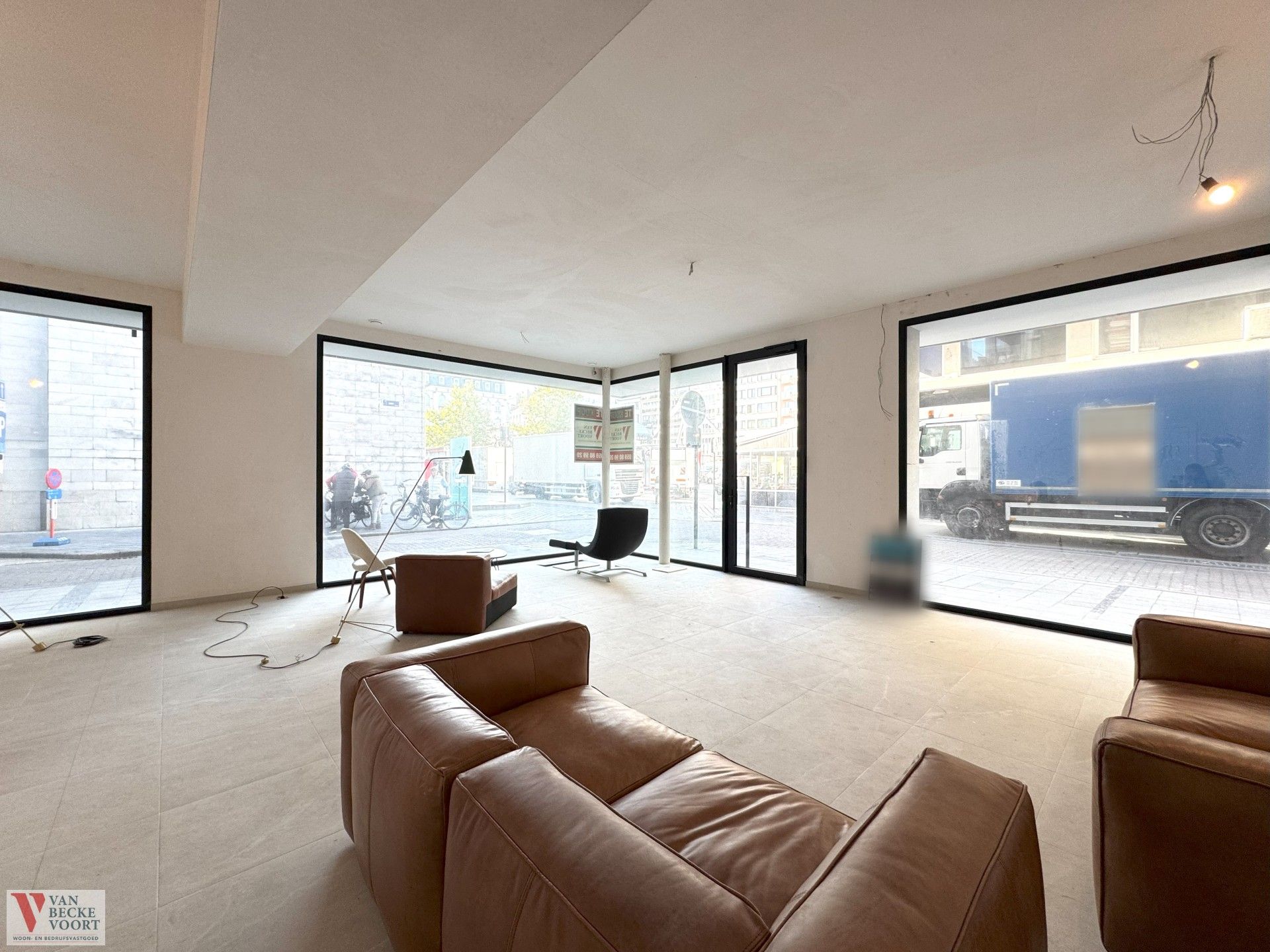 Handelsgelijkvloers 75m² in nieuwbouwresidentie foto 6