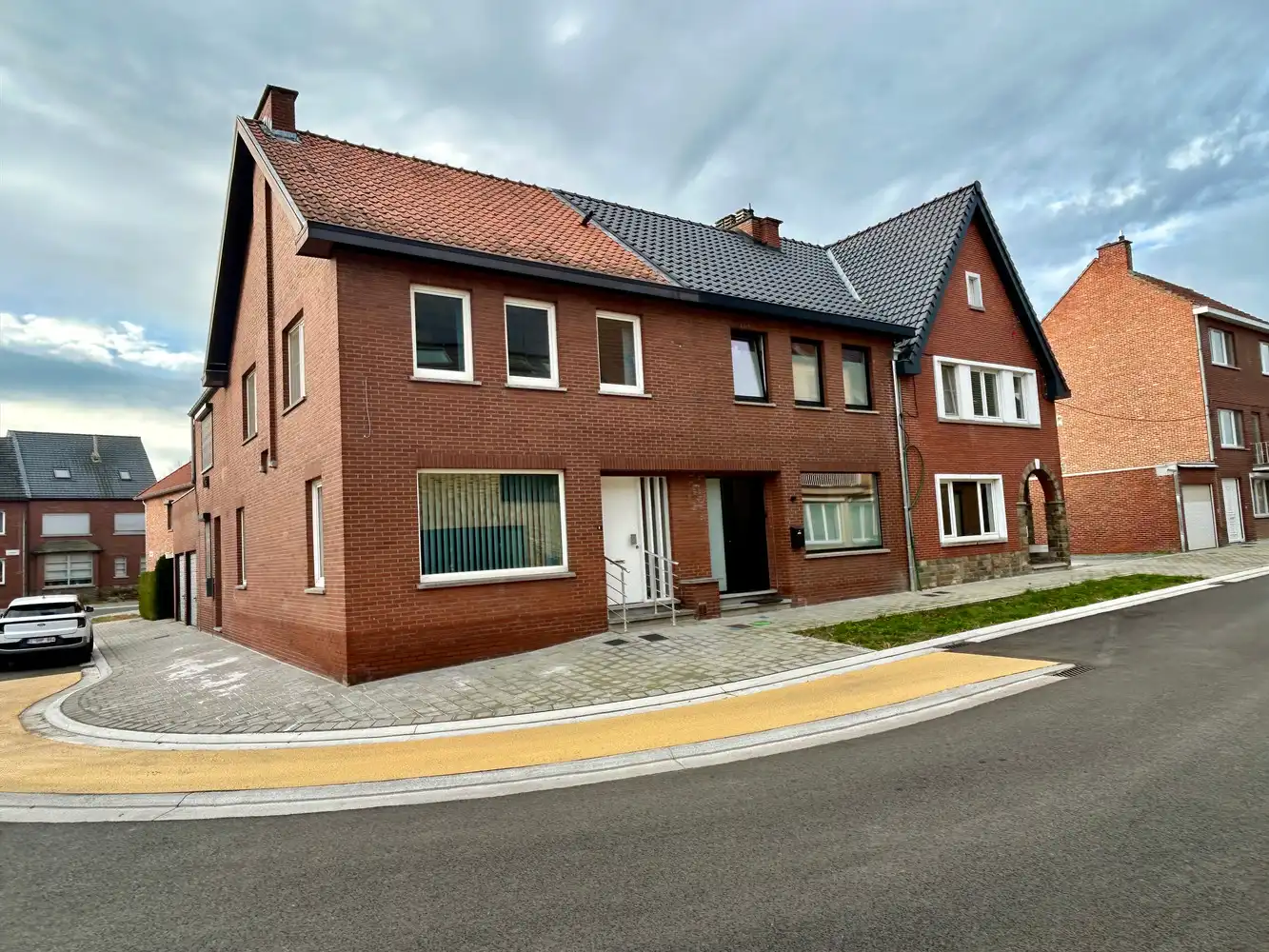 Instapklaar hoekpand met 2 slaapkamers,  zonder tuin foto 3