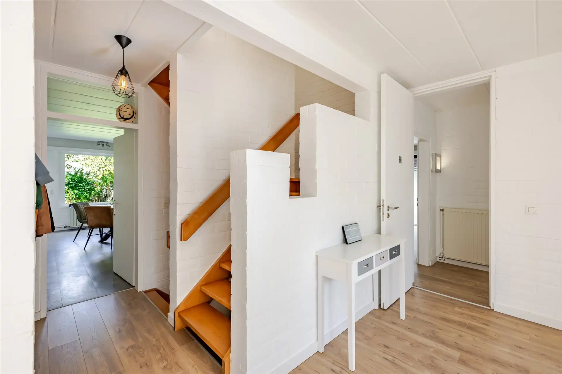 Riante woning met 4 slaapkamers , tuin en praktijk foto 19