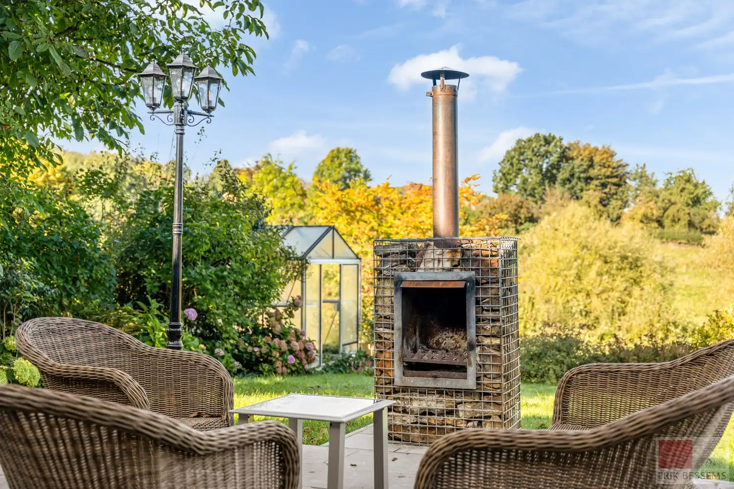Indrukwekkend en uiterst charmant vakwerk landhuis, Veurs 31 te Sint-Martens-Voeren hartje Voerstreek. foto 23