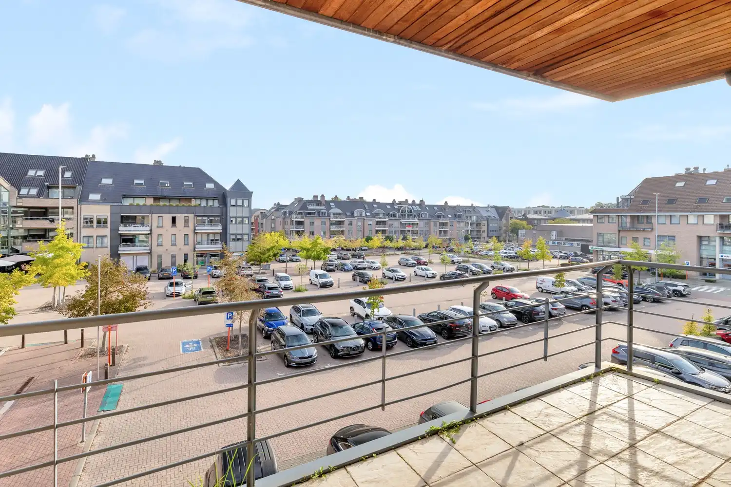 Ruim, licht en zorgeloos wonen in het hart van Lanaken! foto 2
