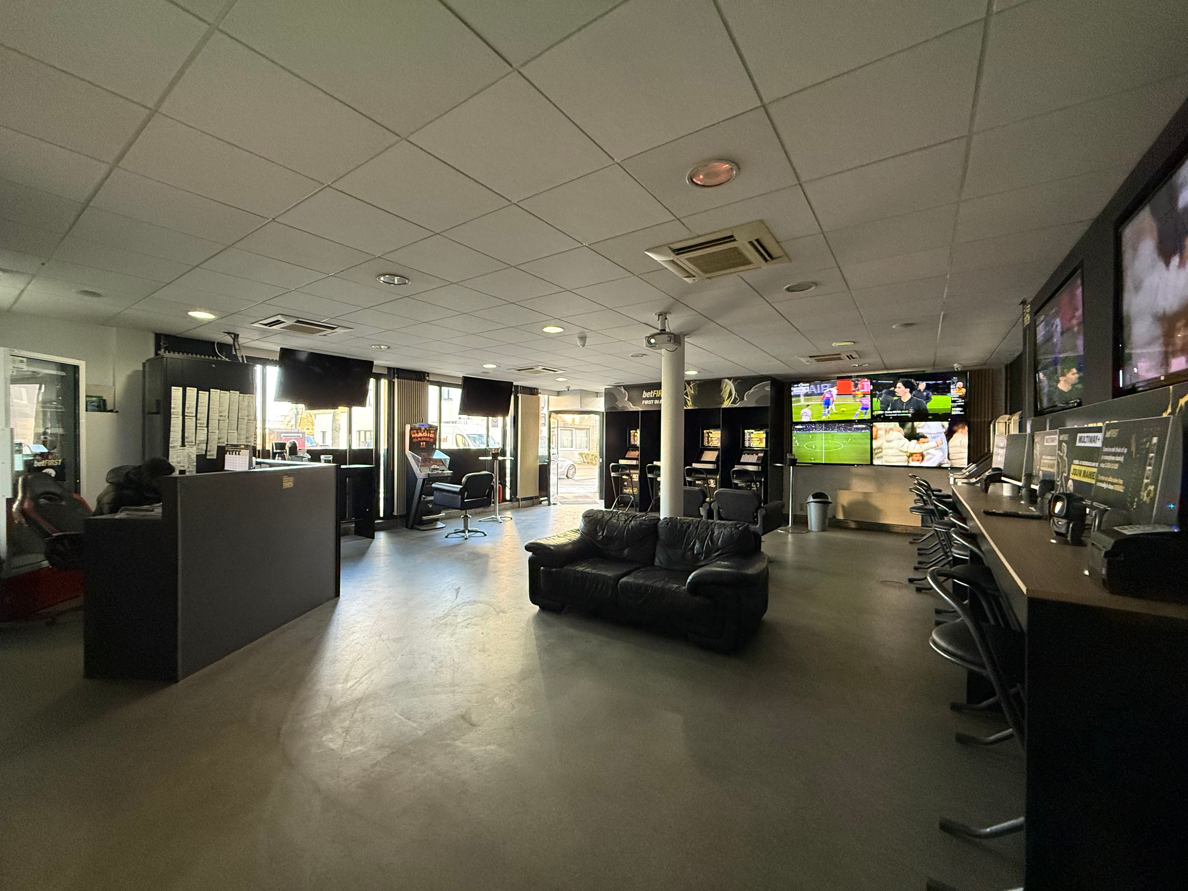 Hoek handelsgelijkvloers 95 m² + kelder foto 5