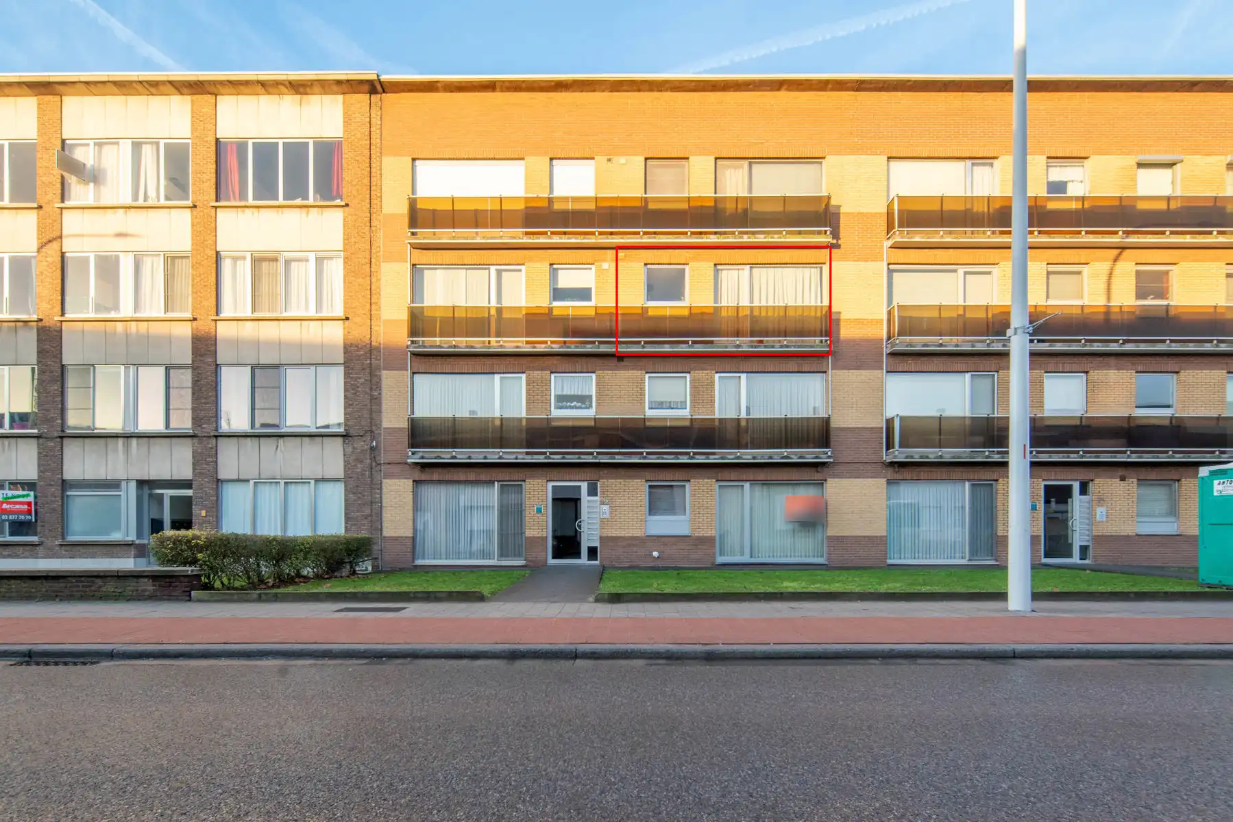 Instapklaar appartement met ondergrondse parking. foto {{pictureIndex}}