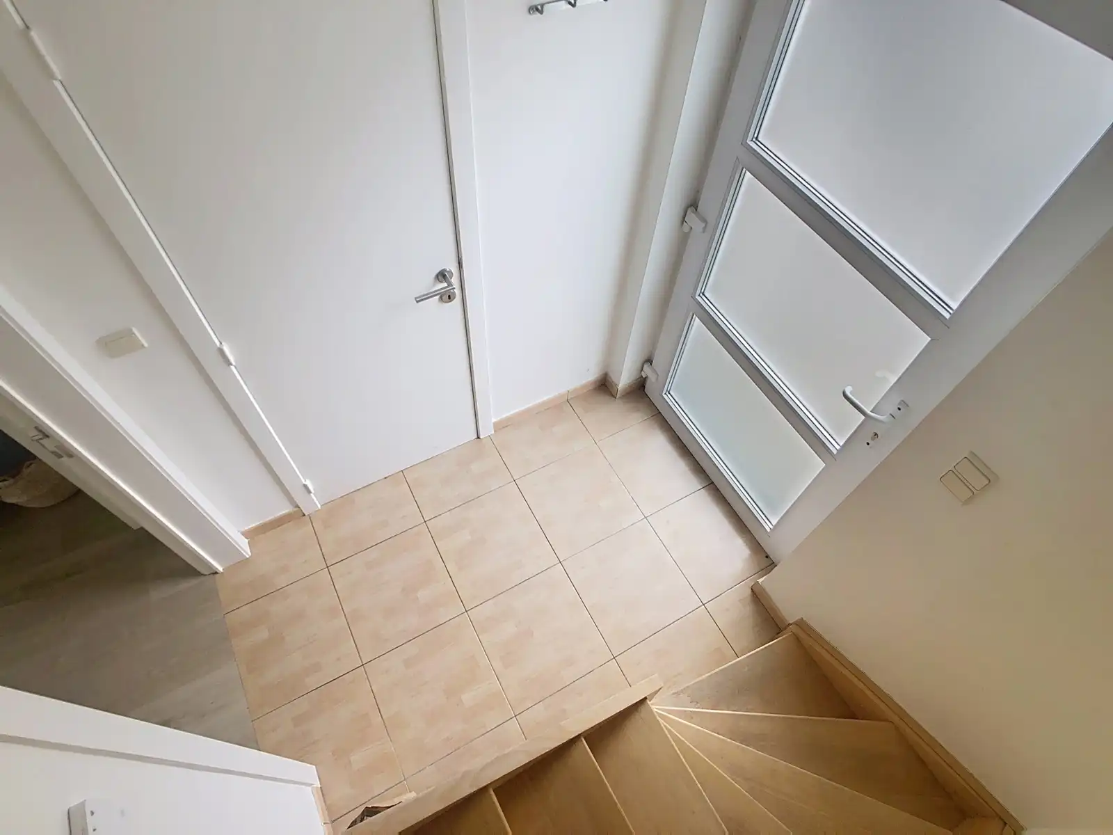 Nabij centrum: woning met 3 slaapkamers, tuin en garage foto 2