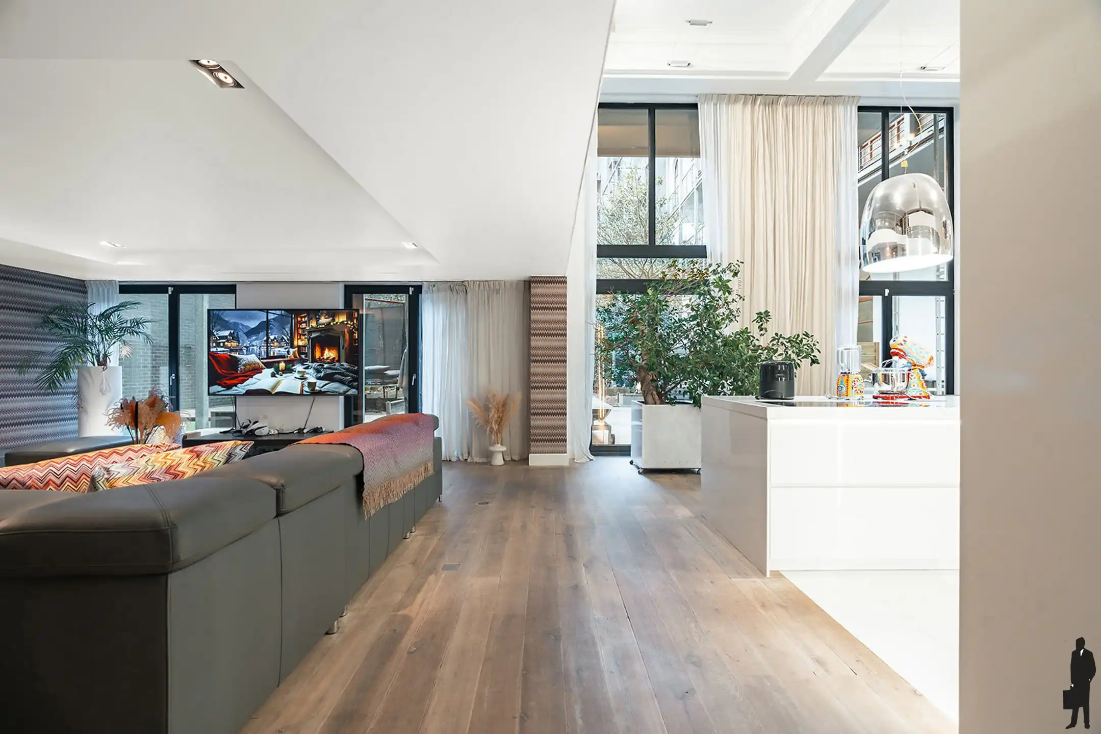 Unieke loftvilla met high-end afwerking en een fenomenale private stadstuin van 400 m² foto {{pictureIndex}}