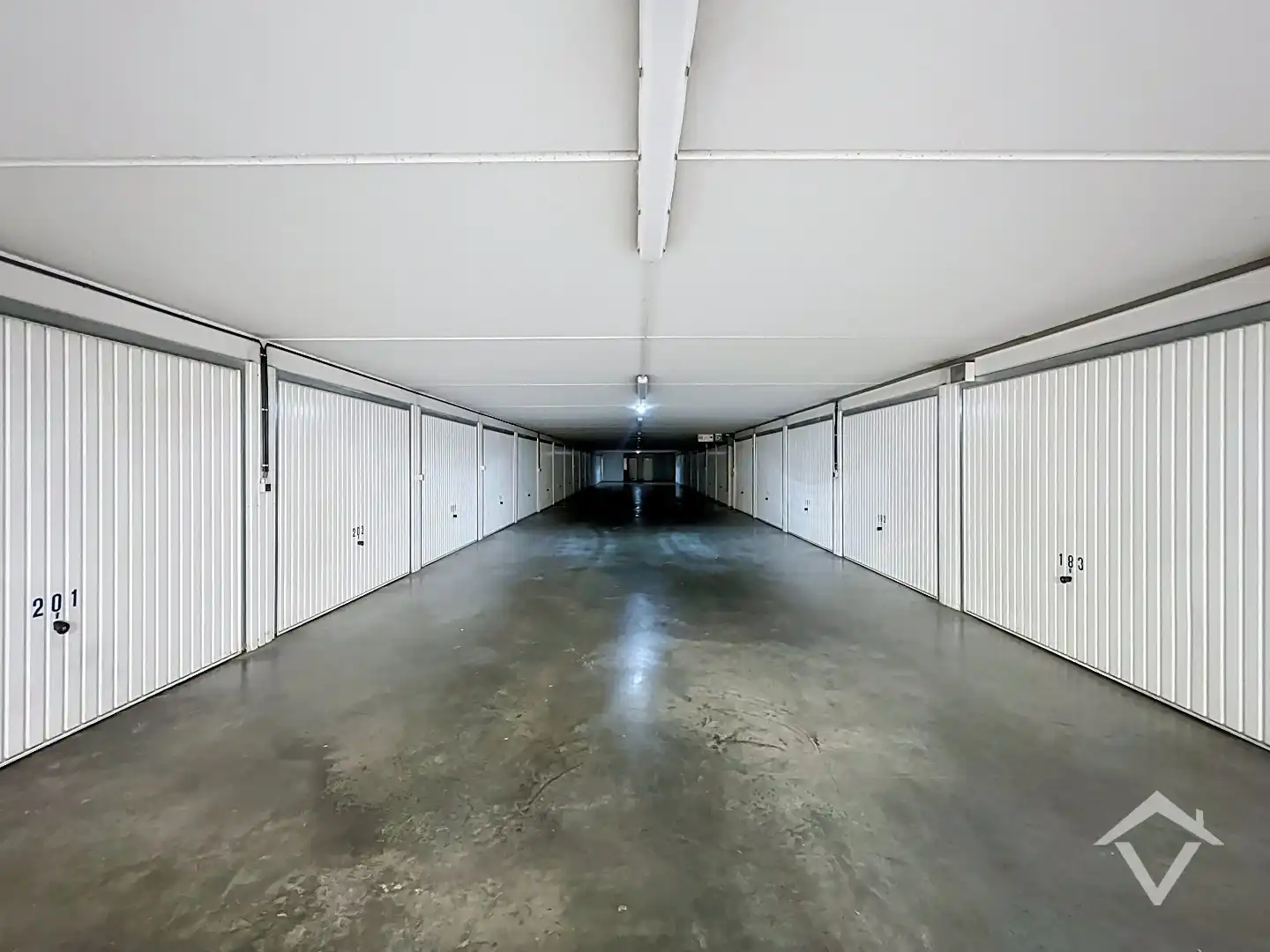 Afgesloten garagebox te huur in complex op centrale ligging te Middelkerke! foto 6
