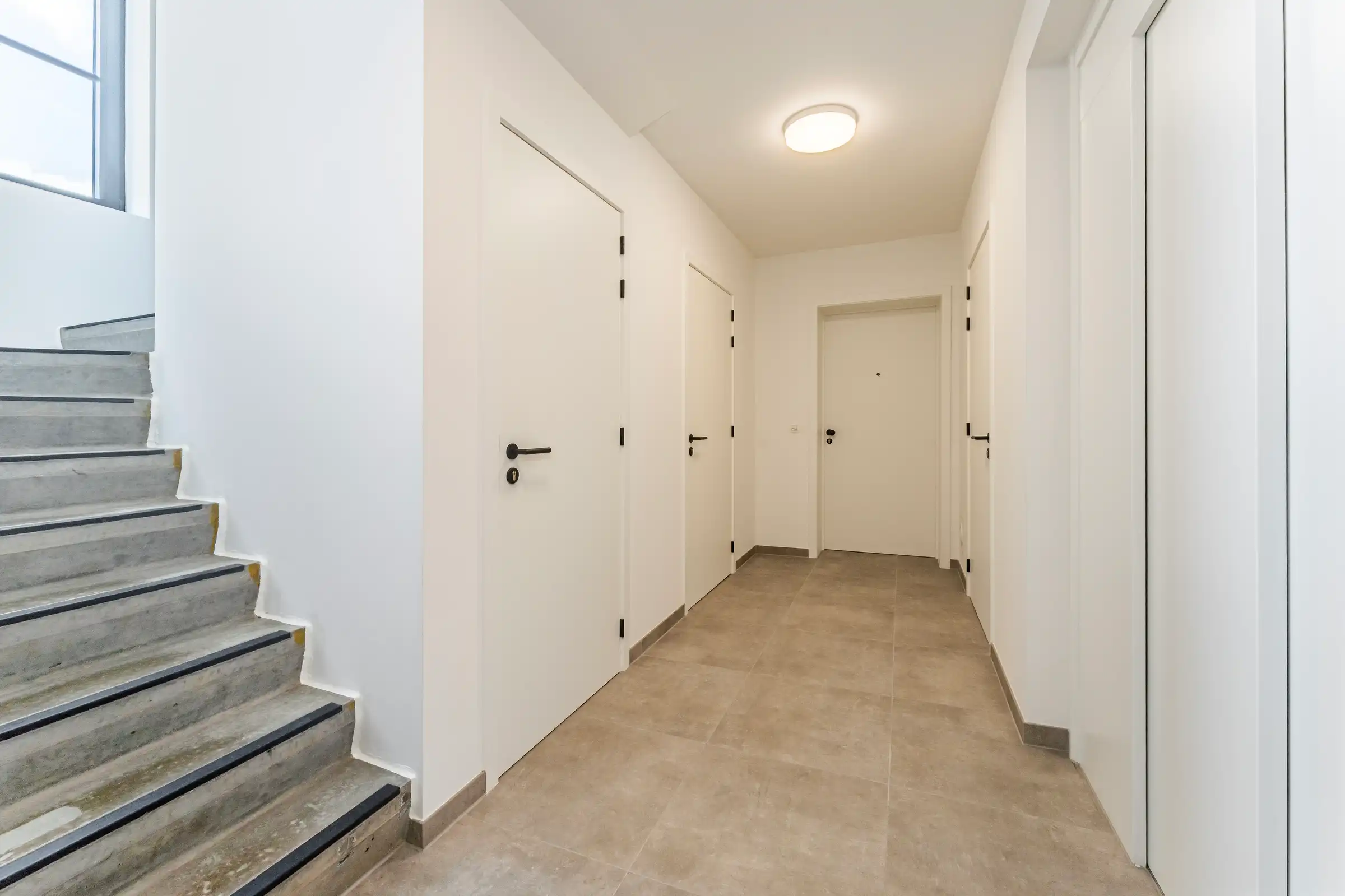 Ruim gelijkvloers villa-appartement met tuin foto 14