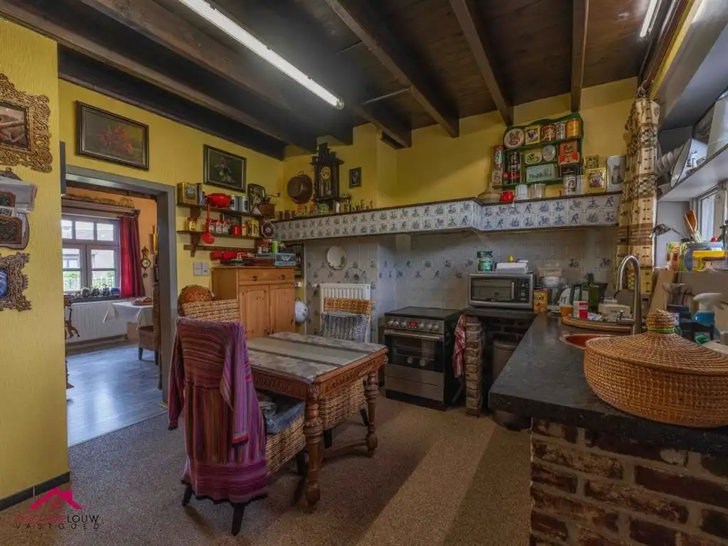 Karaktervolle, vrijstaande woning op riant perceel foto 21