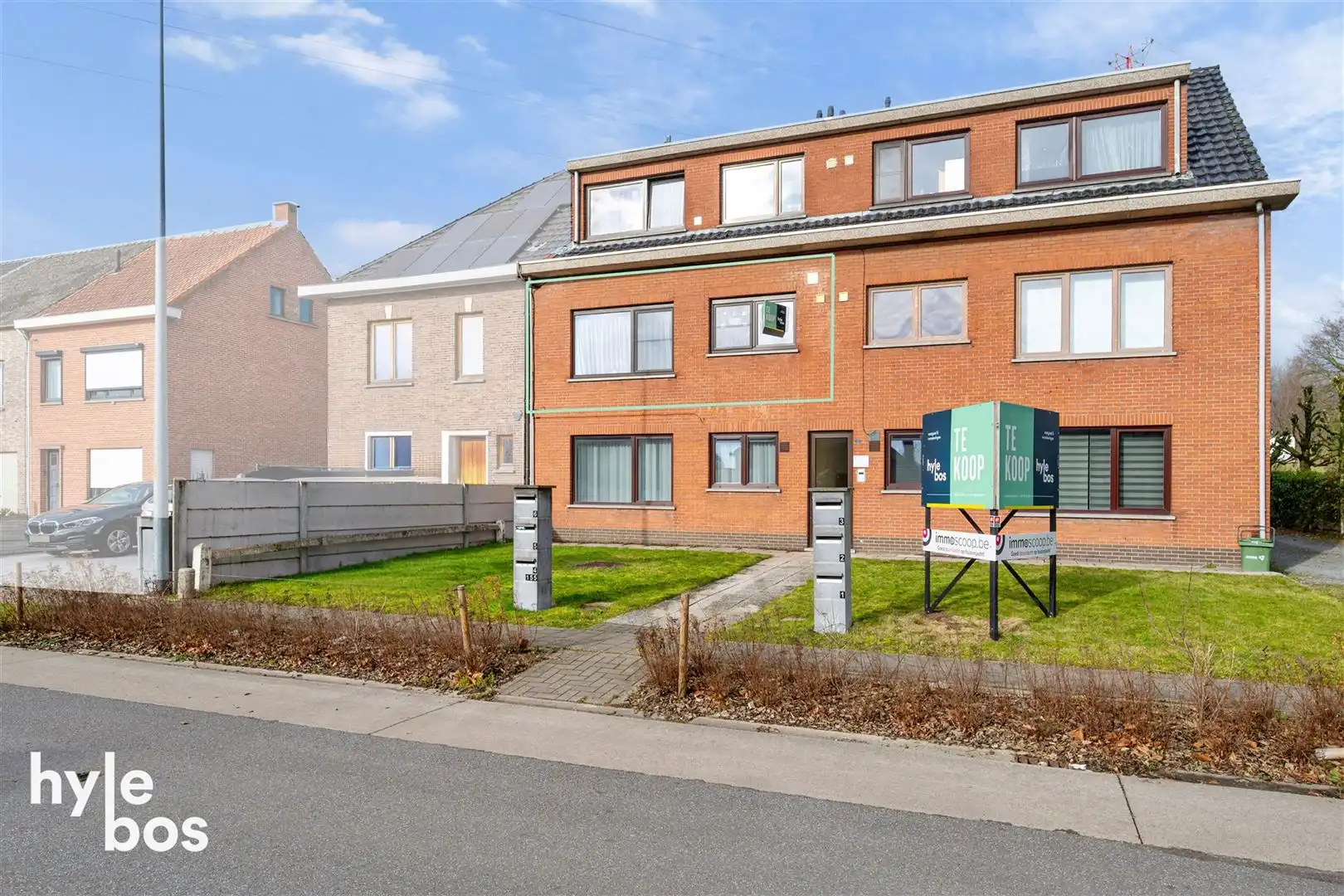 Instapklaar en energiezuinig appartement met garage en terras foto {{pictureIndex}}