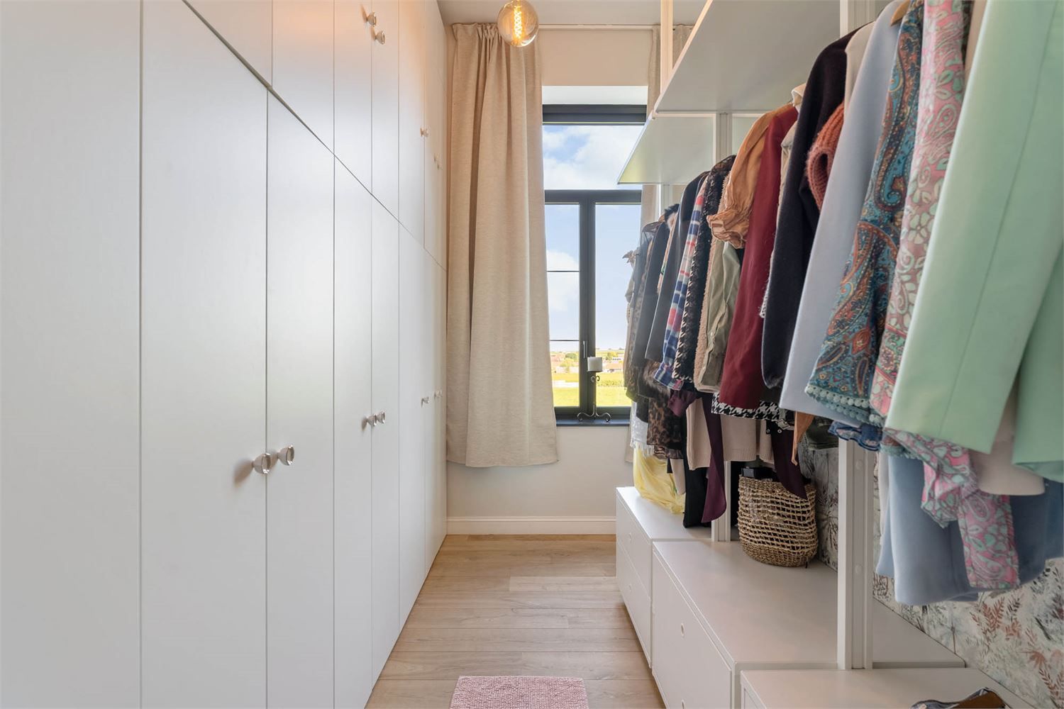 Karaktervol herenhuis met modern comfort in een groene, landelijke setting foto 26