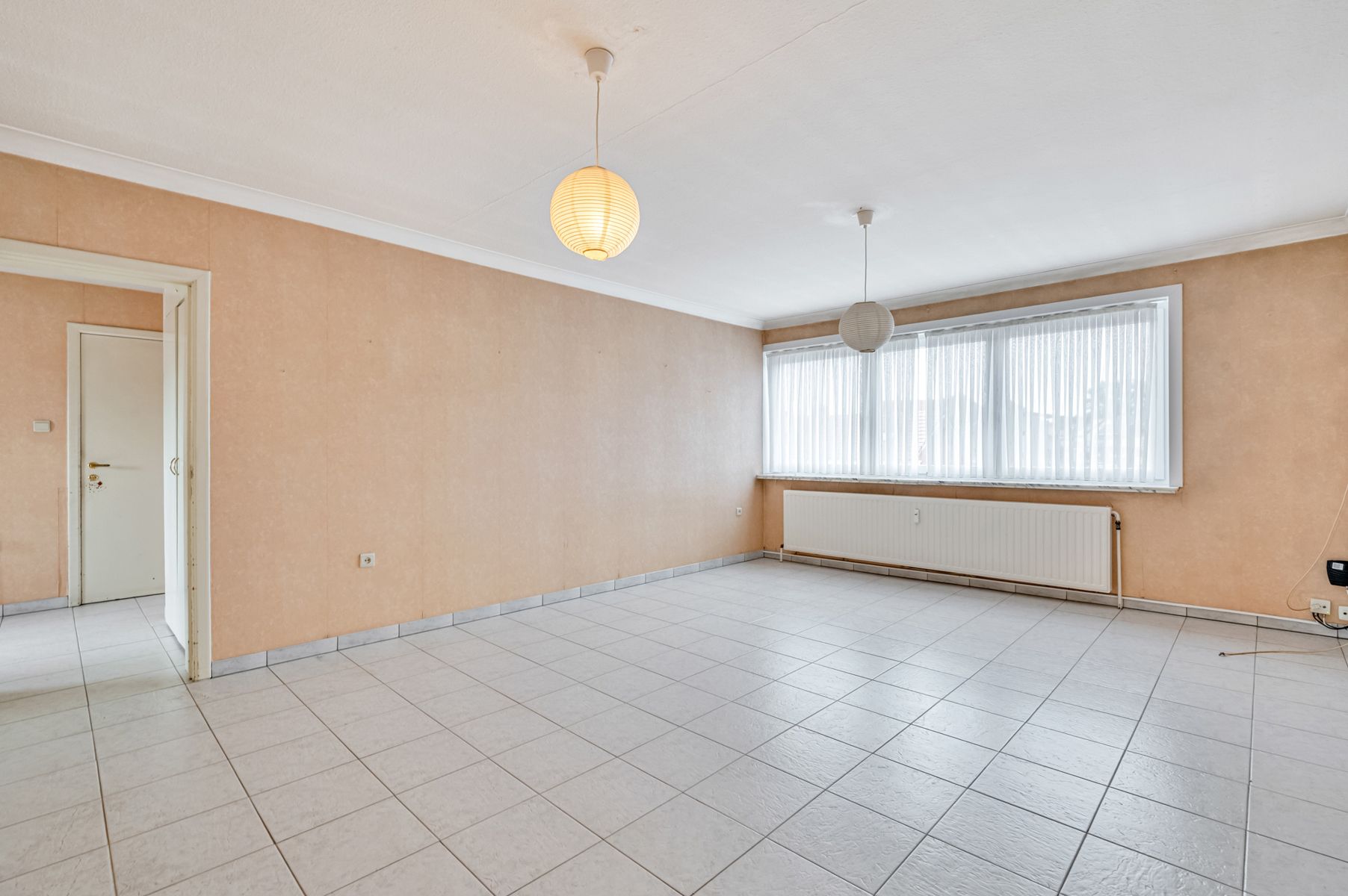 Hoofdfoto van de publicatie: Op te frissen appartement met 2 slaapkamers en terras