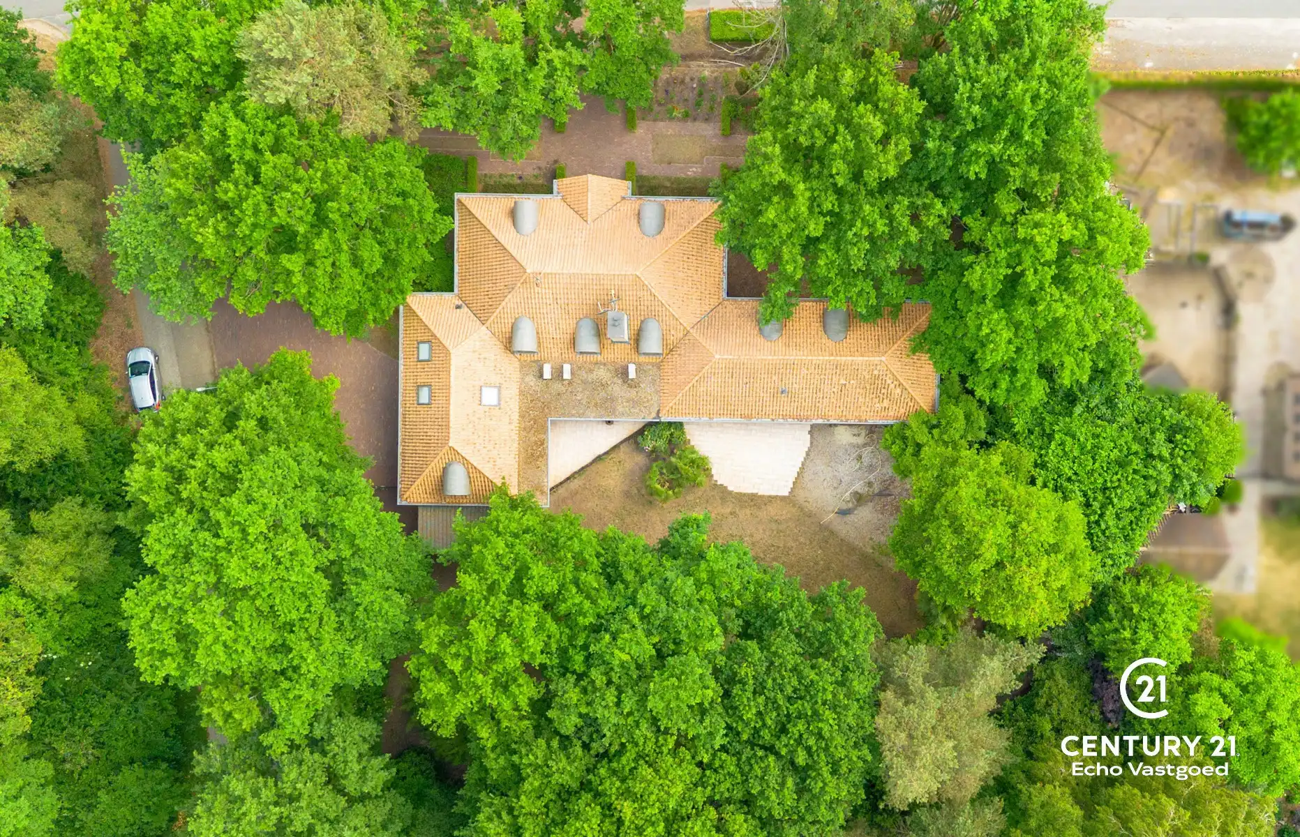 Royale villa met 5 slpks, 4 badks, garage en binnenzwembad foto 3