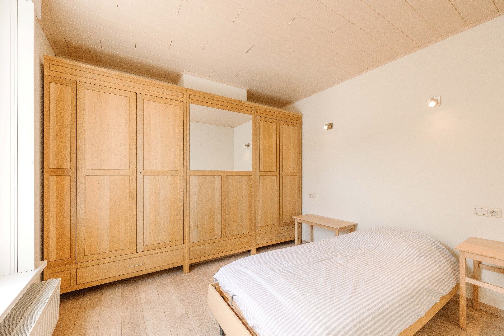 VERRASSEND RUIME WOONST (HANDELSHUIS) MET TUIN & GARAGE | TOEGANG ACHTEROM foto 14