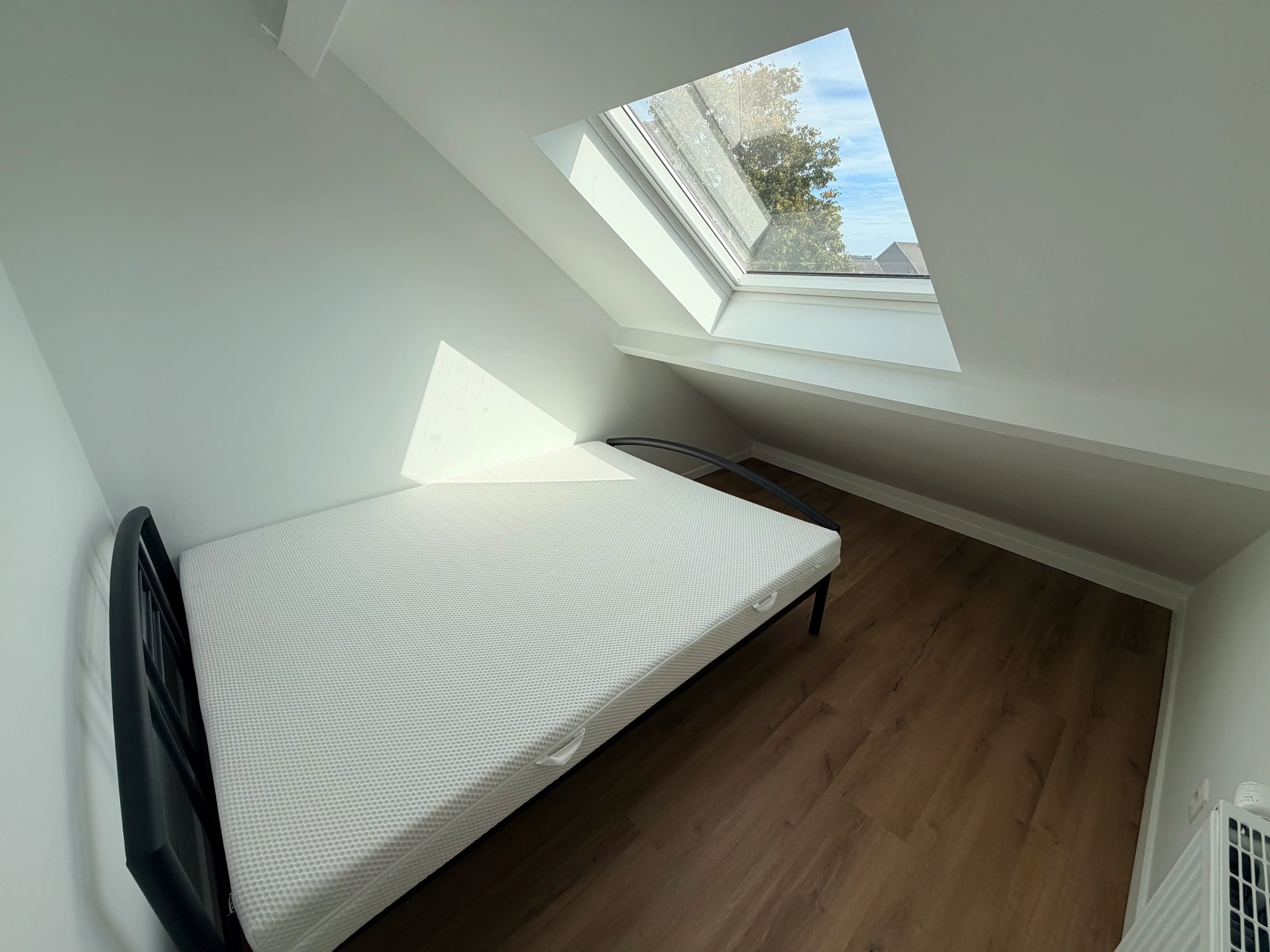 --- NIEUW --- Gerenoveerde STUDENTEN-studio (GEEN DOMICILIE MOGELIJK!) te huur in Gent, nabij UZ/station/overpoort foto 3