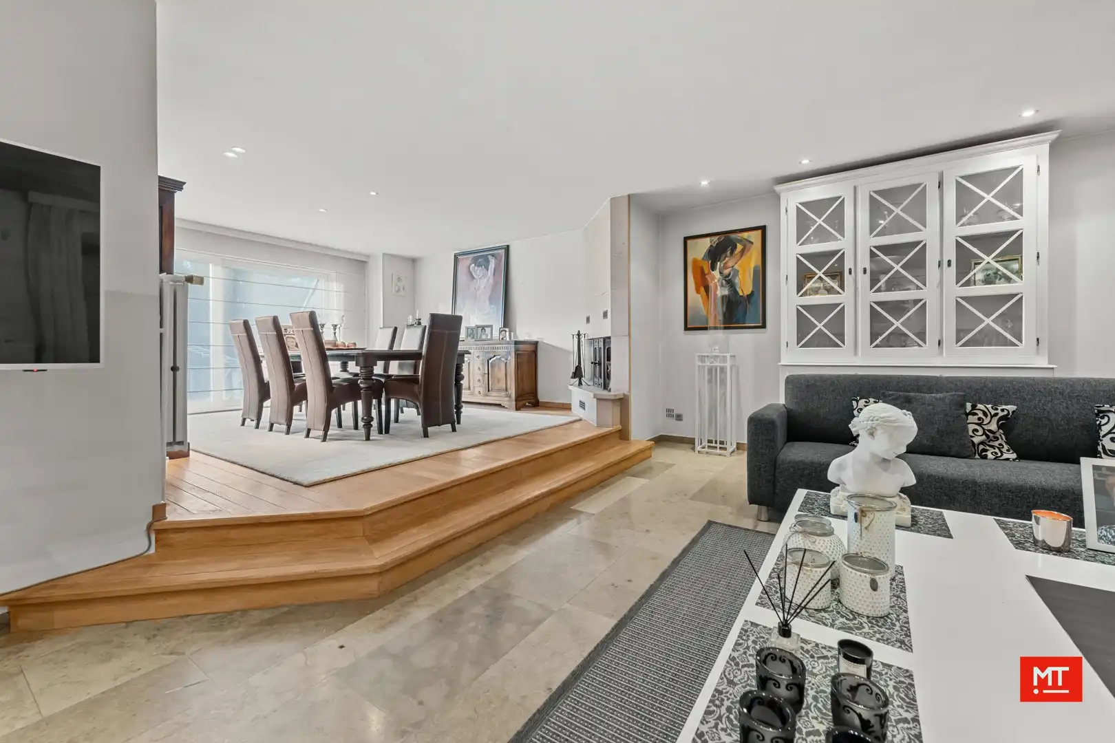 Bijzonder ruim gebouw met tal van mogelijkheden en uitweg, te koop in de dorpskern van Dadizele foto 3