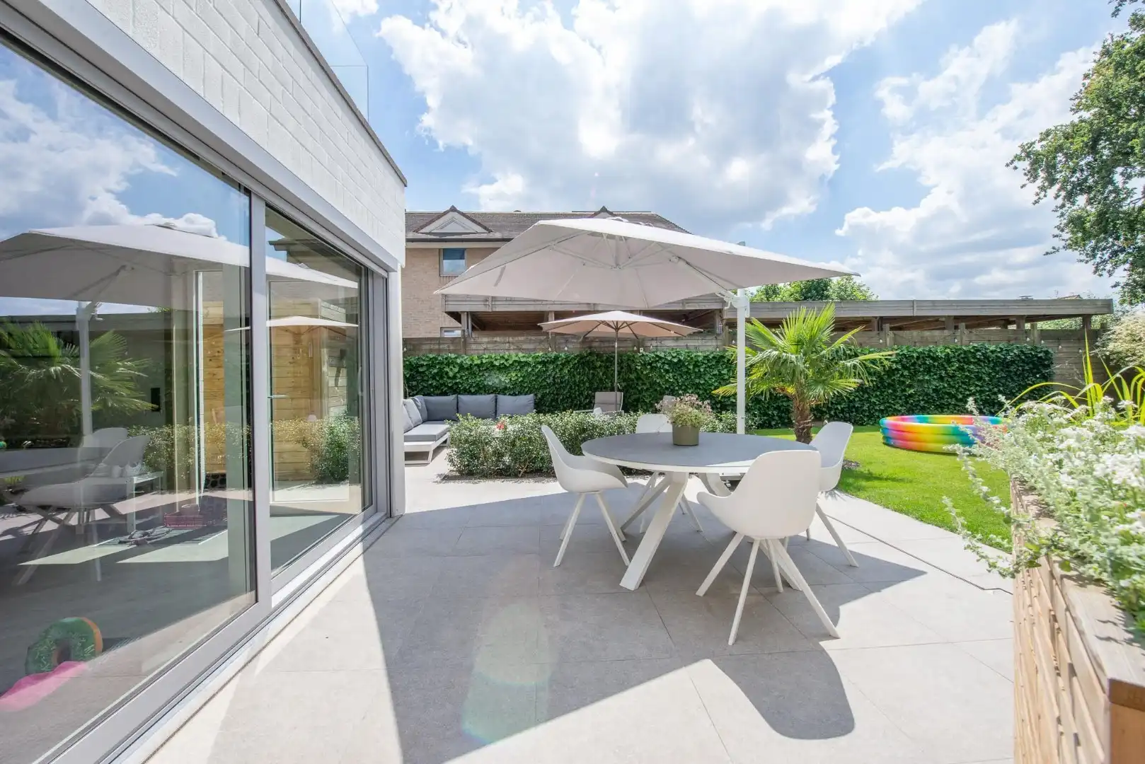 Perfect instapklare woning met 4 slaapkamers en kantoor/praktijkruimte met aparte ingang (21 m²) foto 3