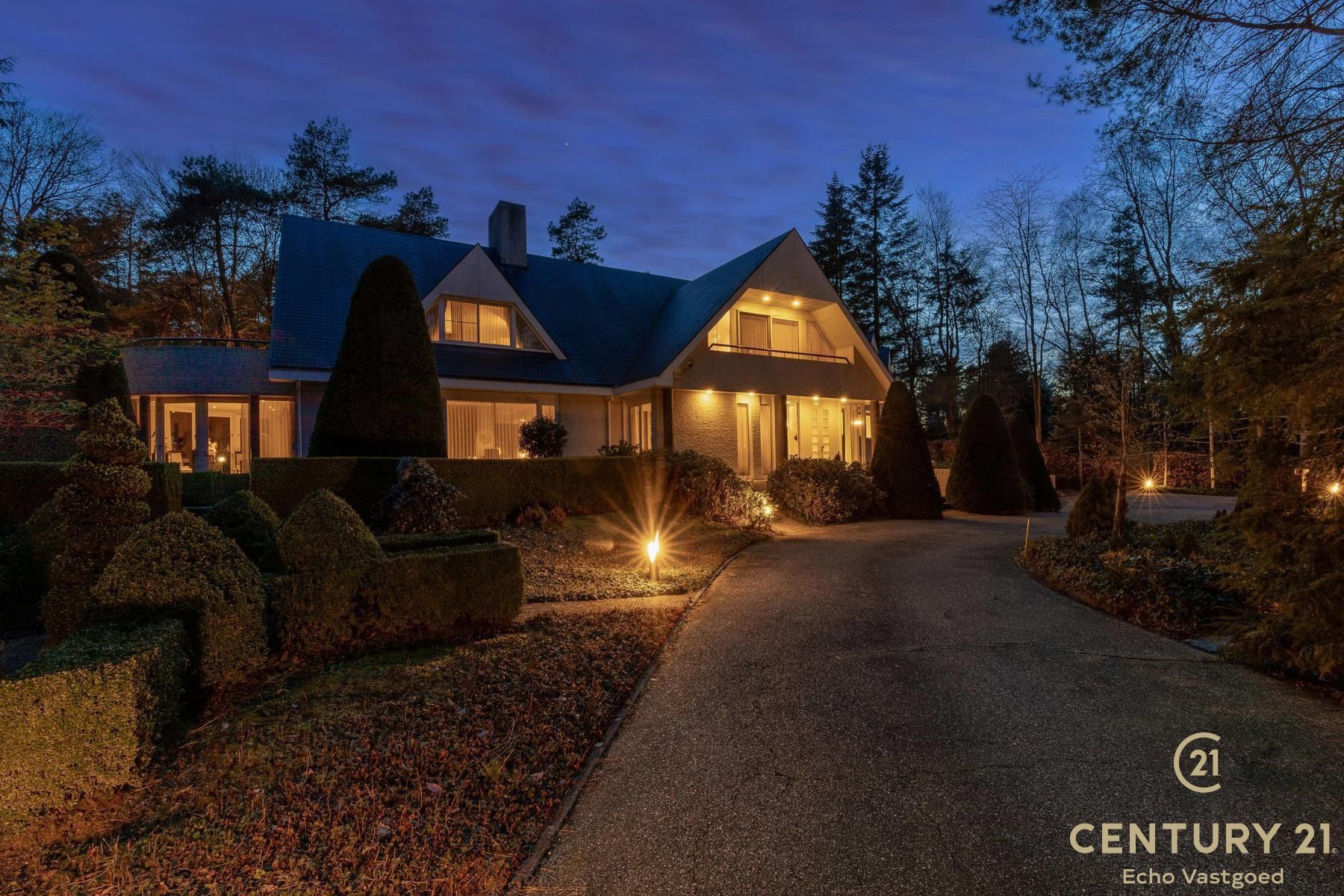 Unieke royale villa op parkdomein van ca 11.600m² foto 5