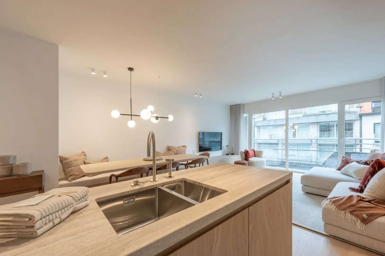 Gerenoveerd appartement met 3 slpks. aan het Rubensplein foto 9