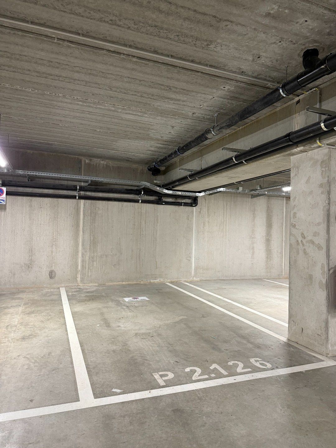 AUTOSTAANPLAATS VLAKBIJ ZEEDIJK foto {{pictureIndex}}