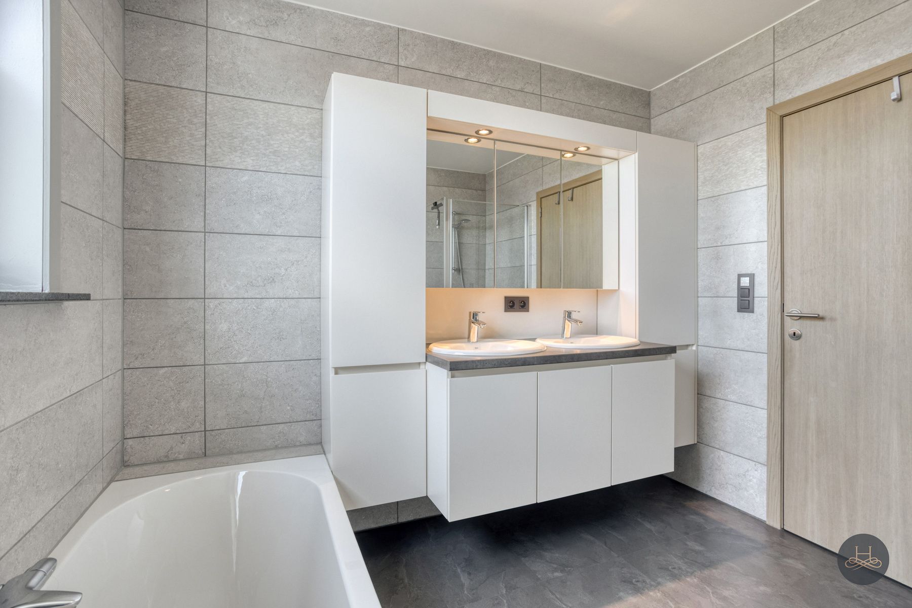 Ruim dakappartement (2017) met enorm terras op een A locatie foto 12