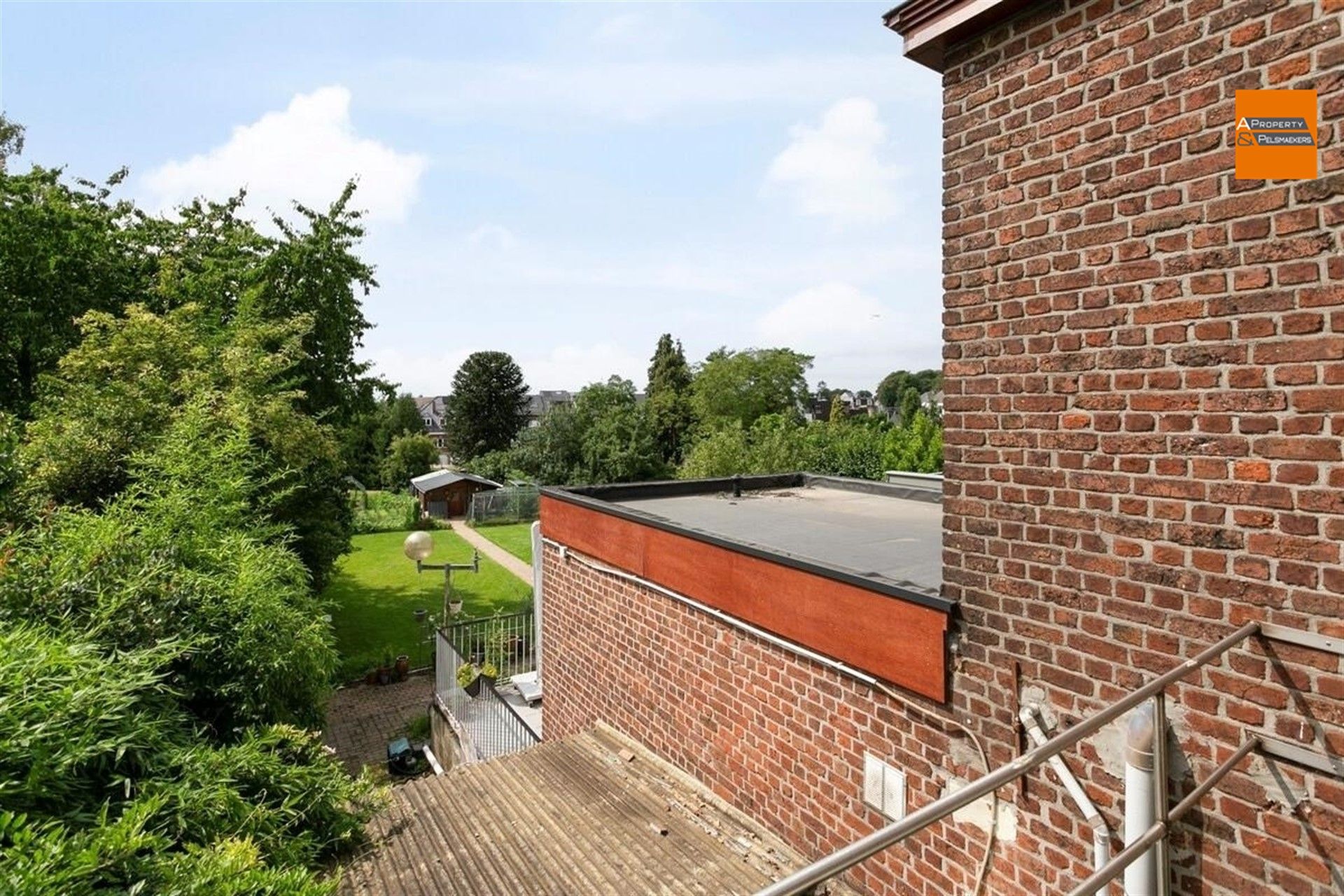 IN OPTIE  Ruime woning met apart vergund duplex appartement en grote tuin foto 16