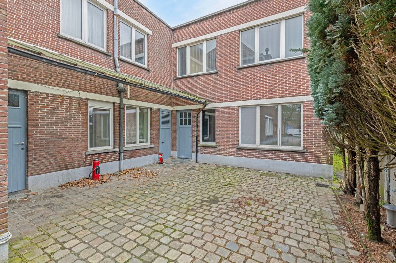 Ruime degelijke woning, 300m2 bewoonbaar! foto 3