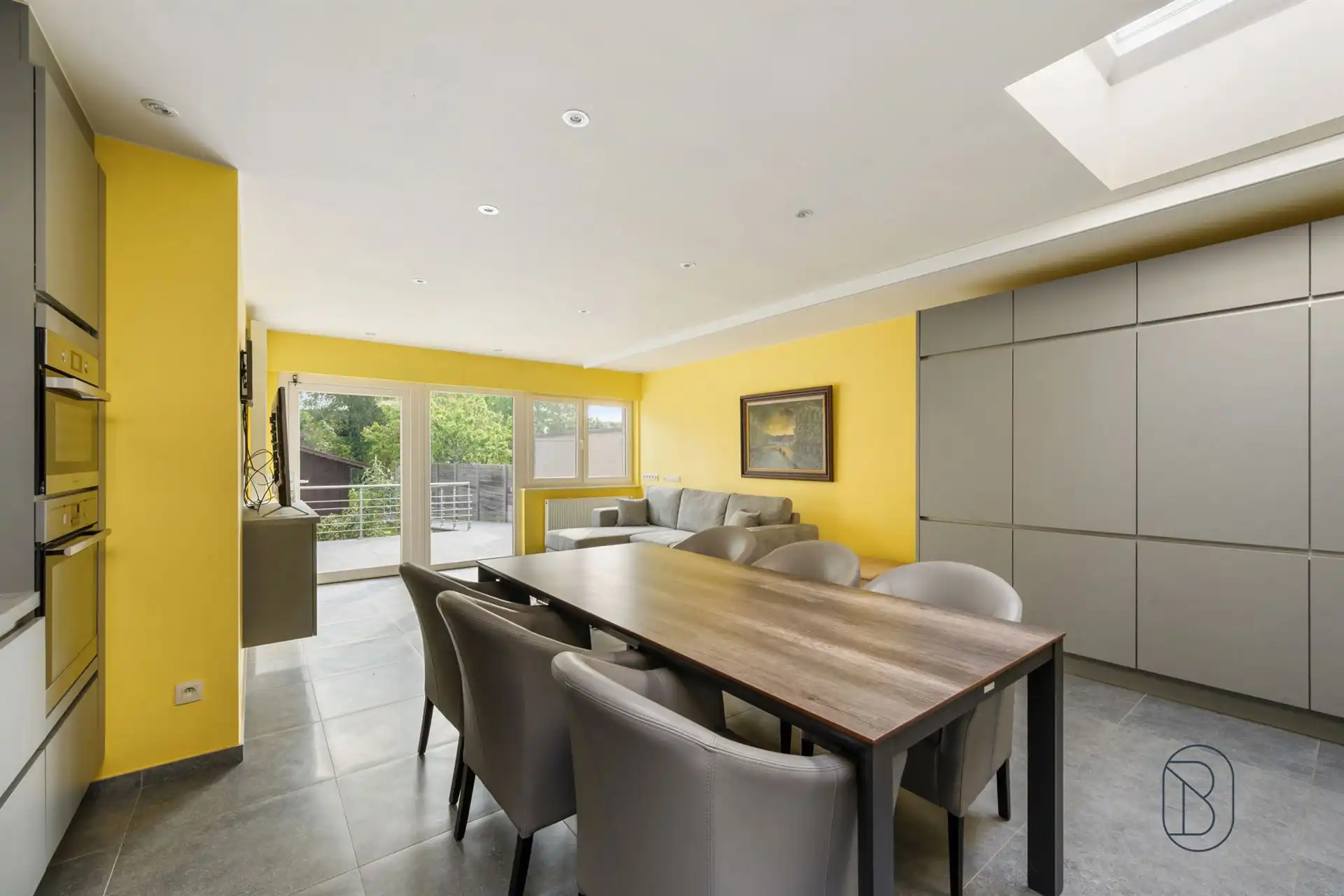 Ruime instapklare woning met 4 slpk, garage en tuin in Heule foto 3