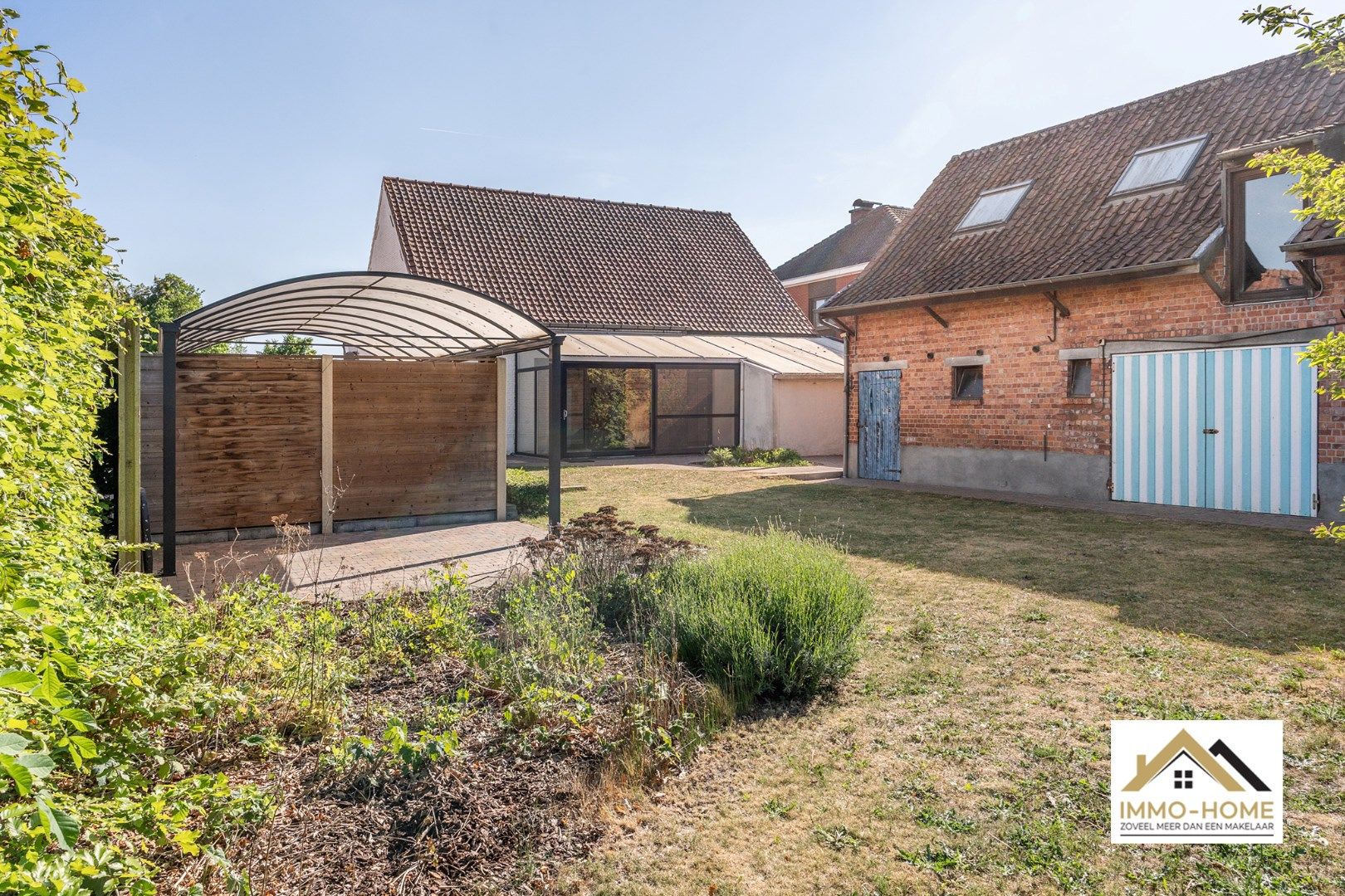 Ruime woning met bijgebouw als atelier!  foto 2