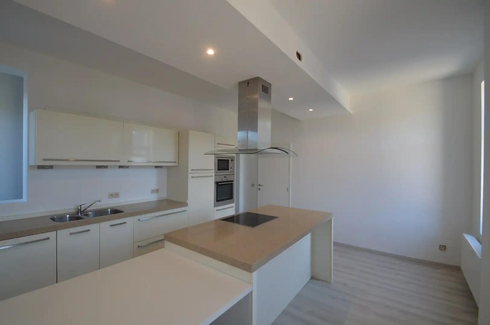 Uniek en luxueus duplex appartement (169 m²) met dakterras in de prachtig gerestaureerde historische "Hof de Mean" foto 6