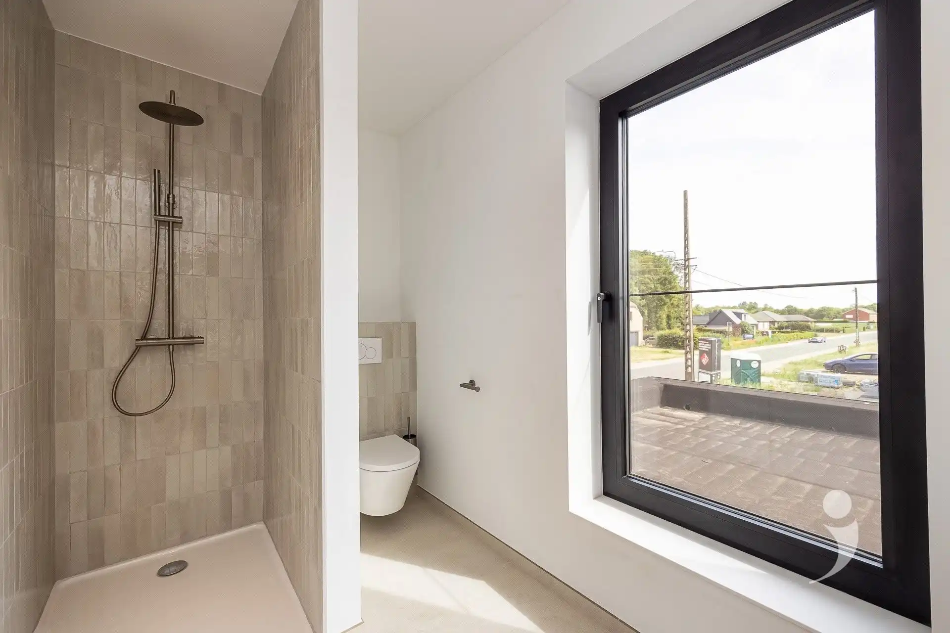 Ruime nieuwbouwwoning met prachtige tuin! foto 25