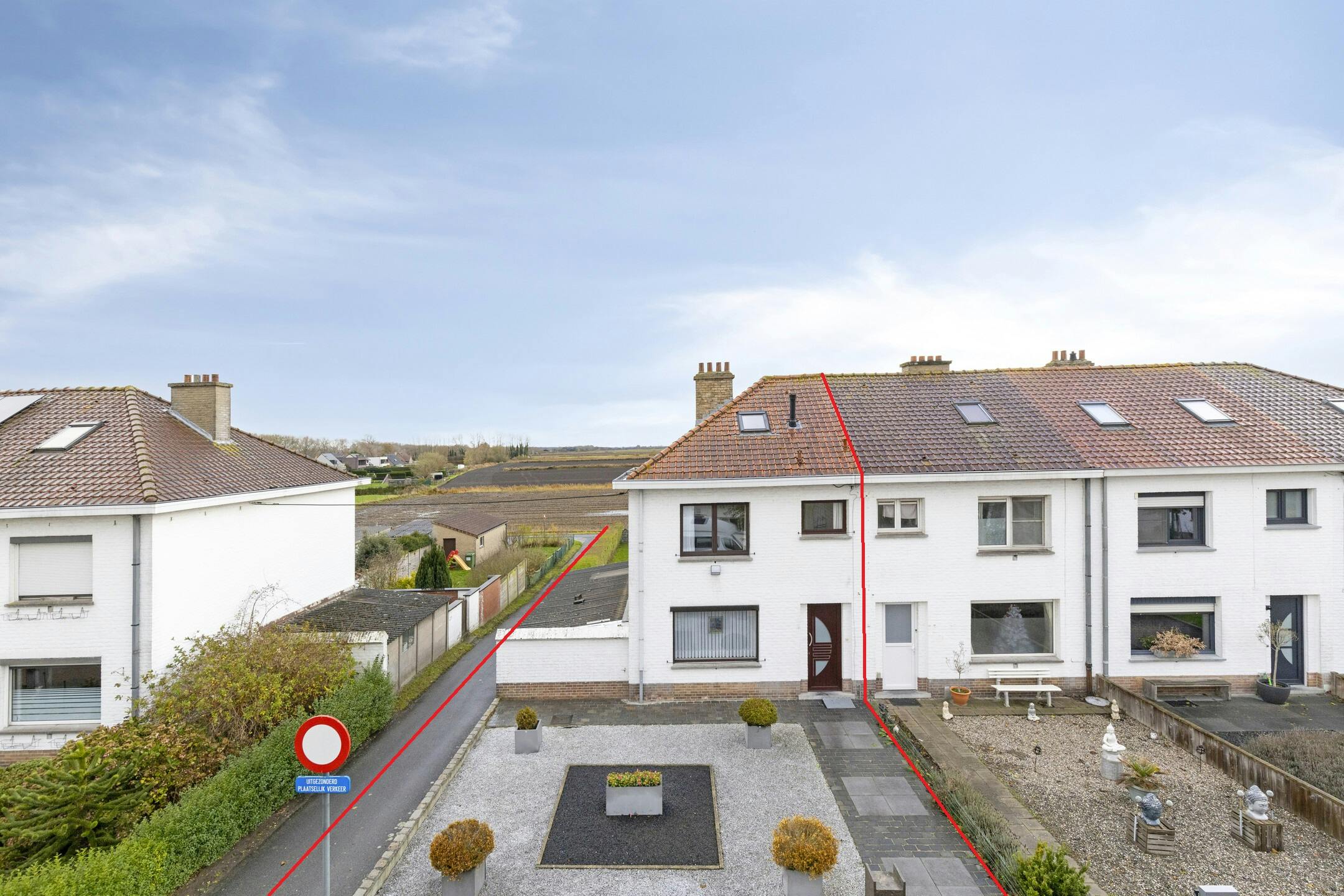 Hoofdfoto van de publicatie: Woning met 3 slaapkamers, garage en tuin te koop.